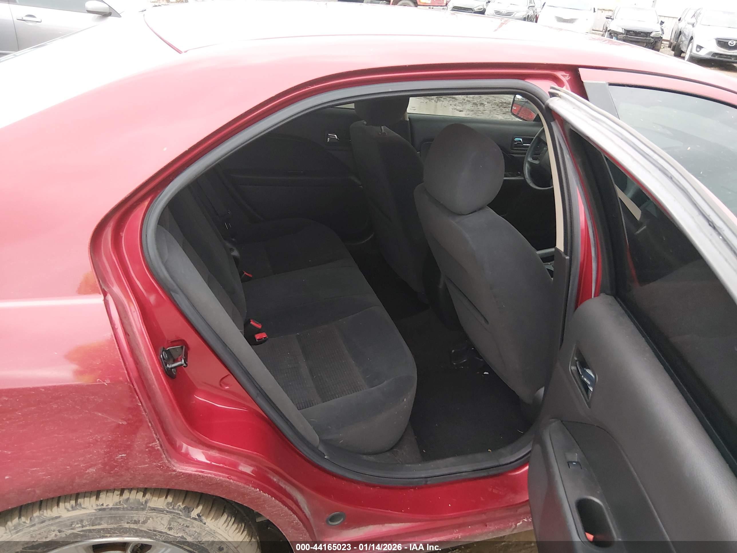 FORD FUSION image 8