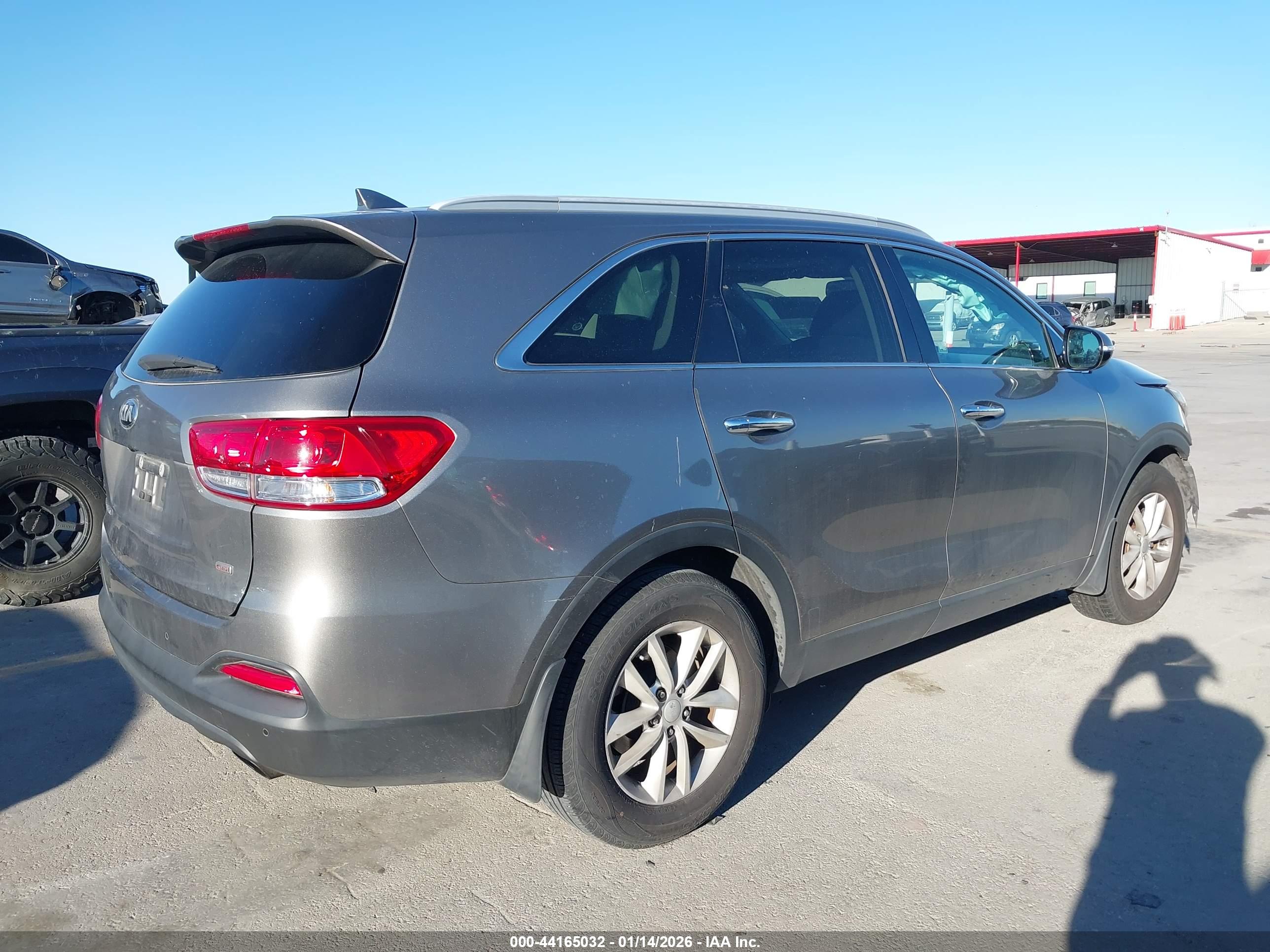 KIA SORENTO image 4