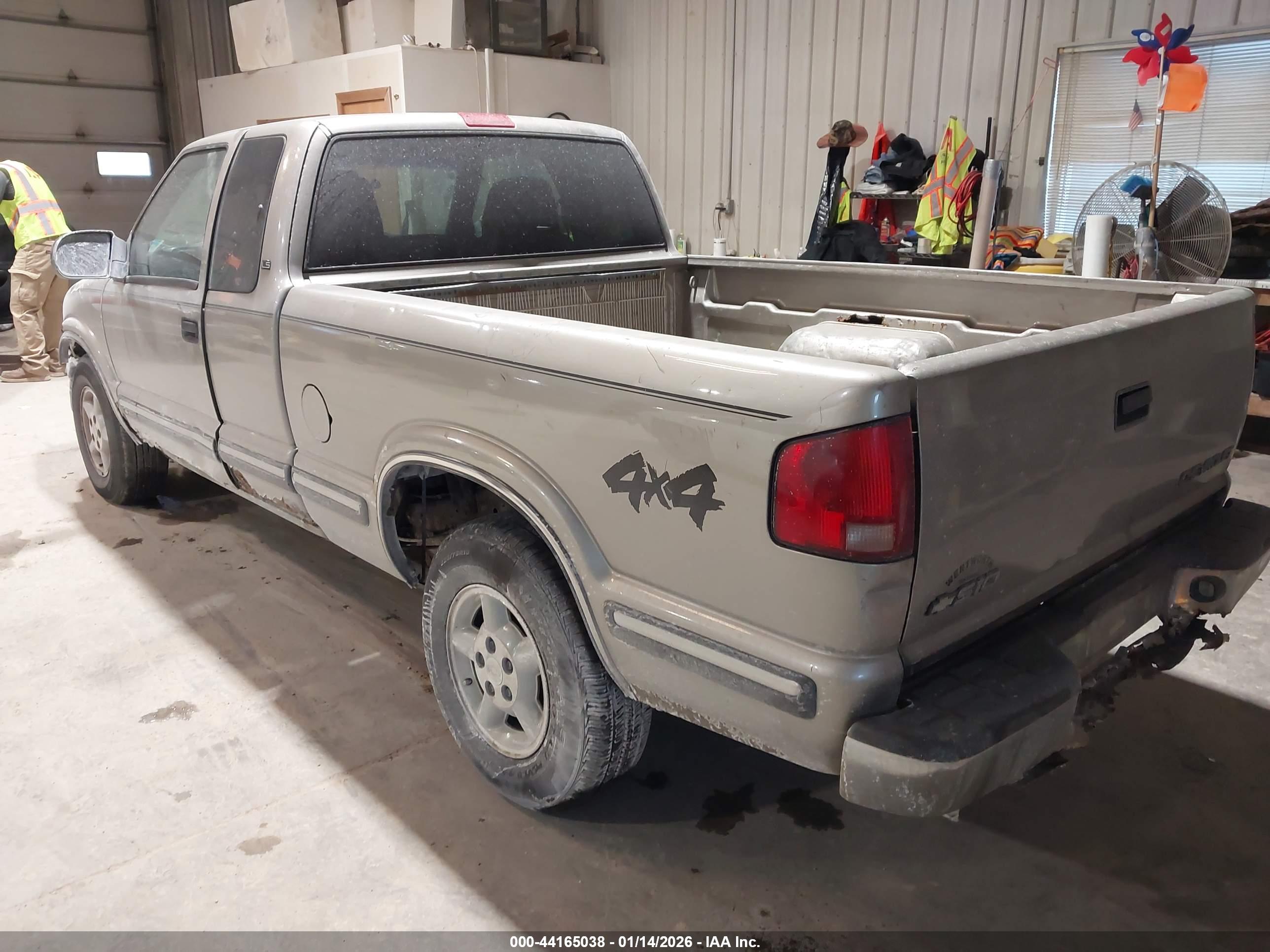 CHEVROLET S-10 image 3