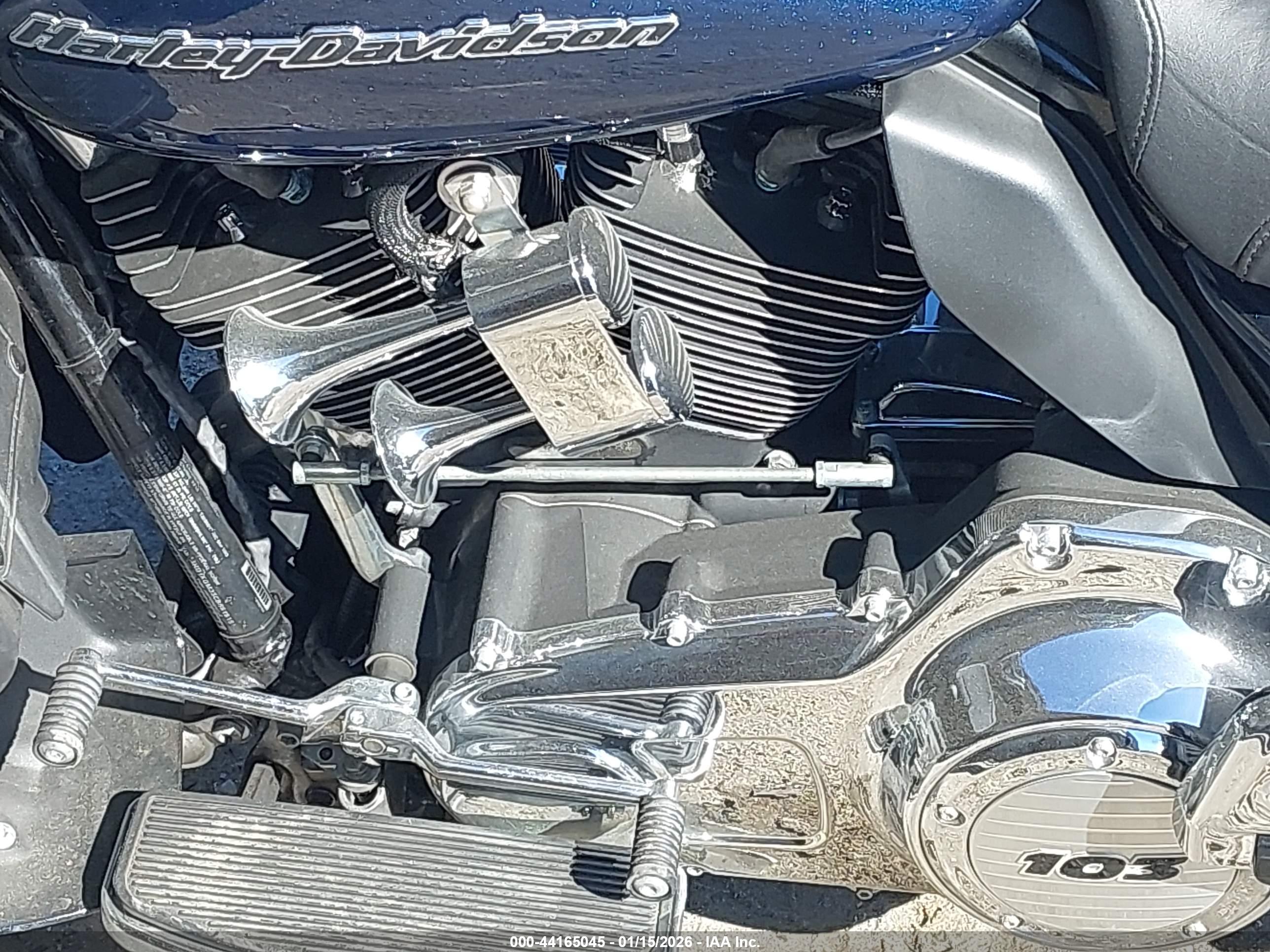 HARLEY-DAVIDSON FLTRU image 9