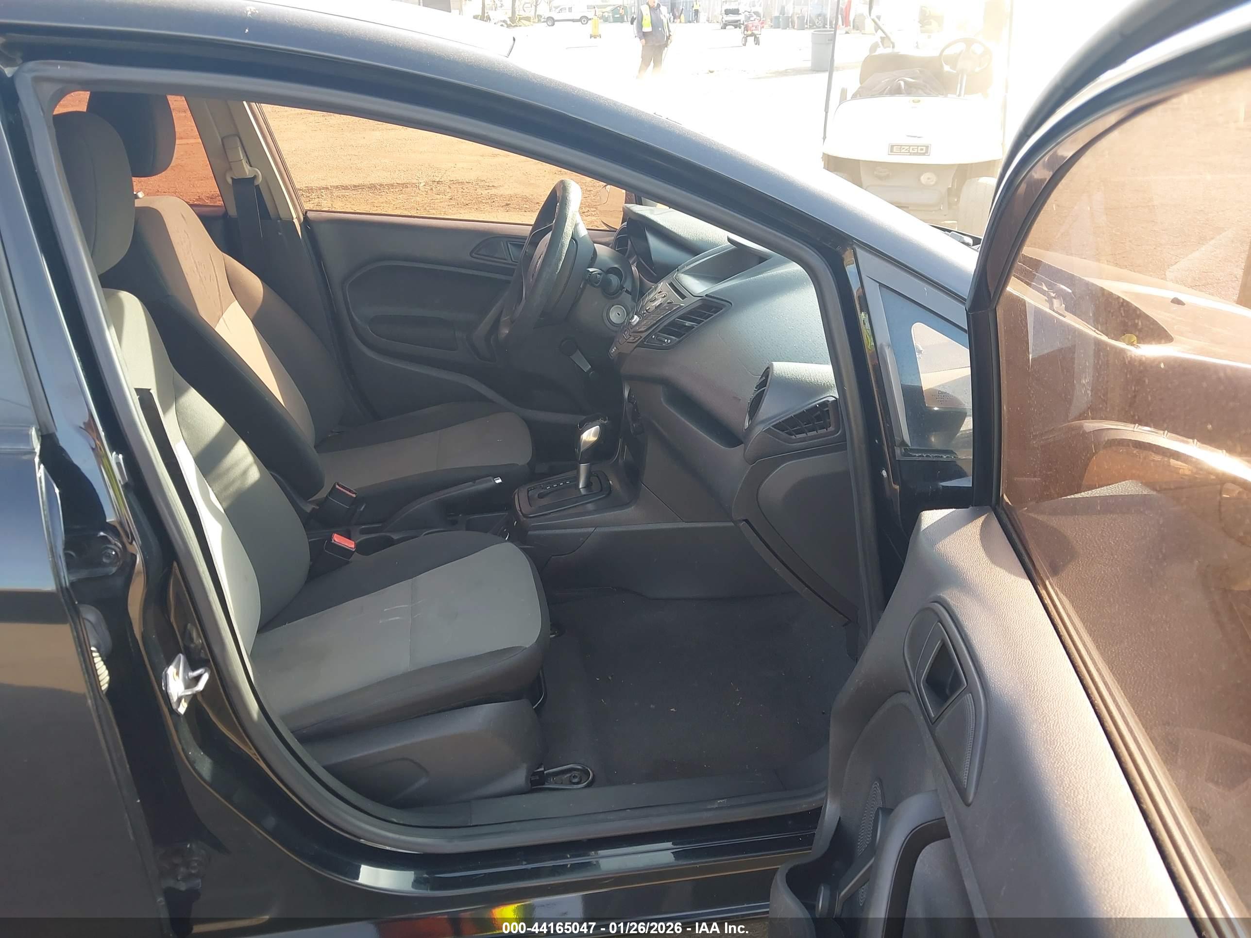 FORD FIESTA image 5