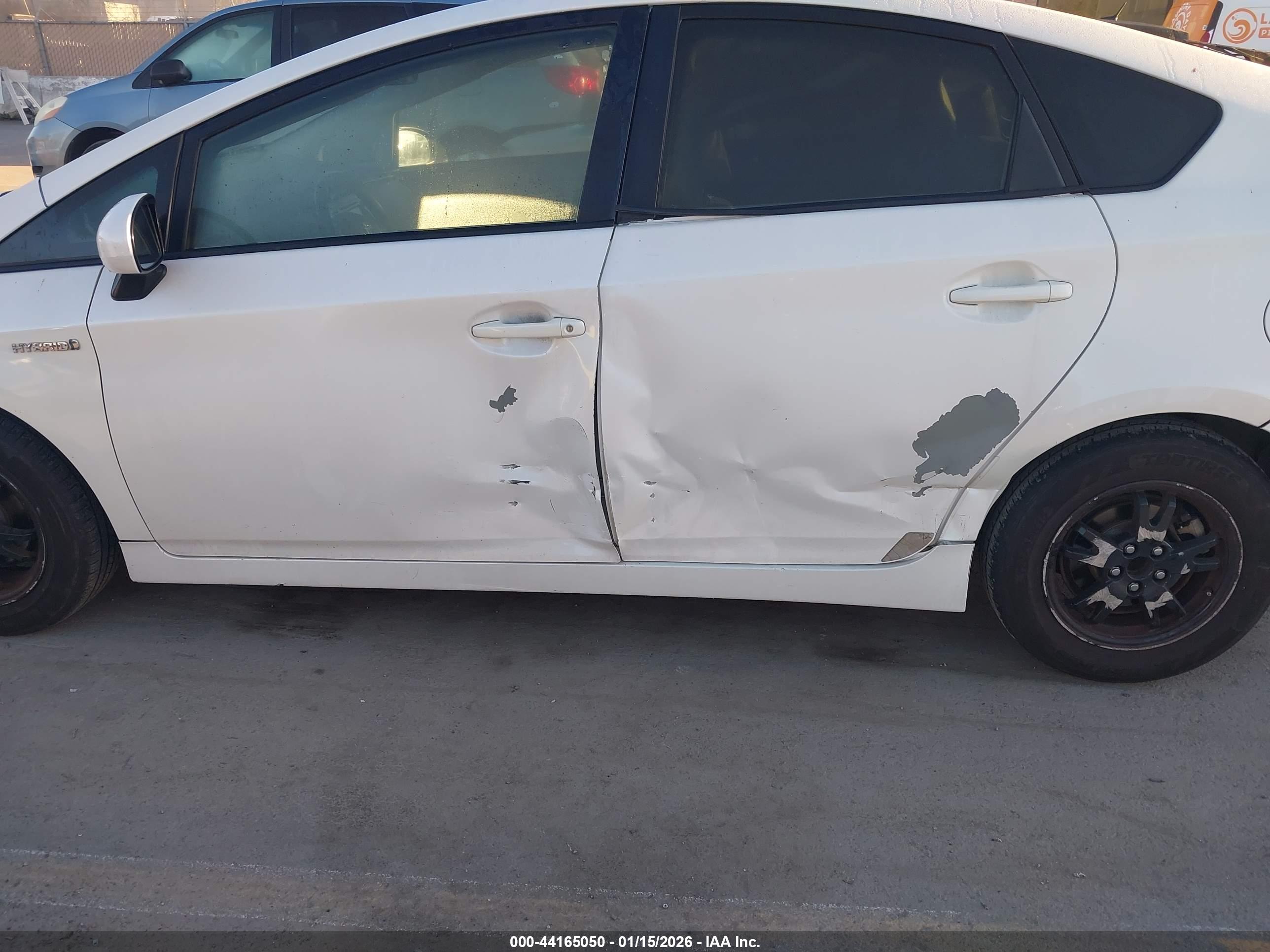 TOYOTA PRIUS image 6