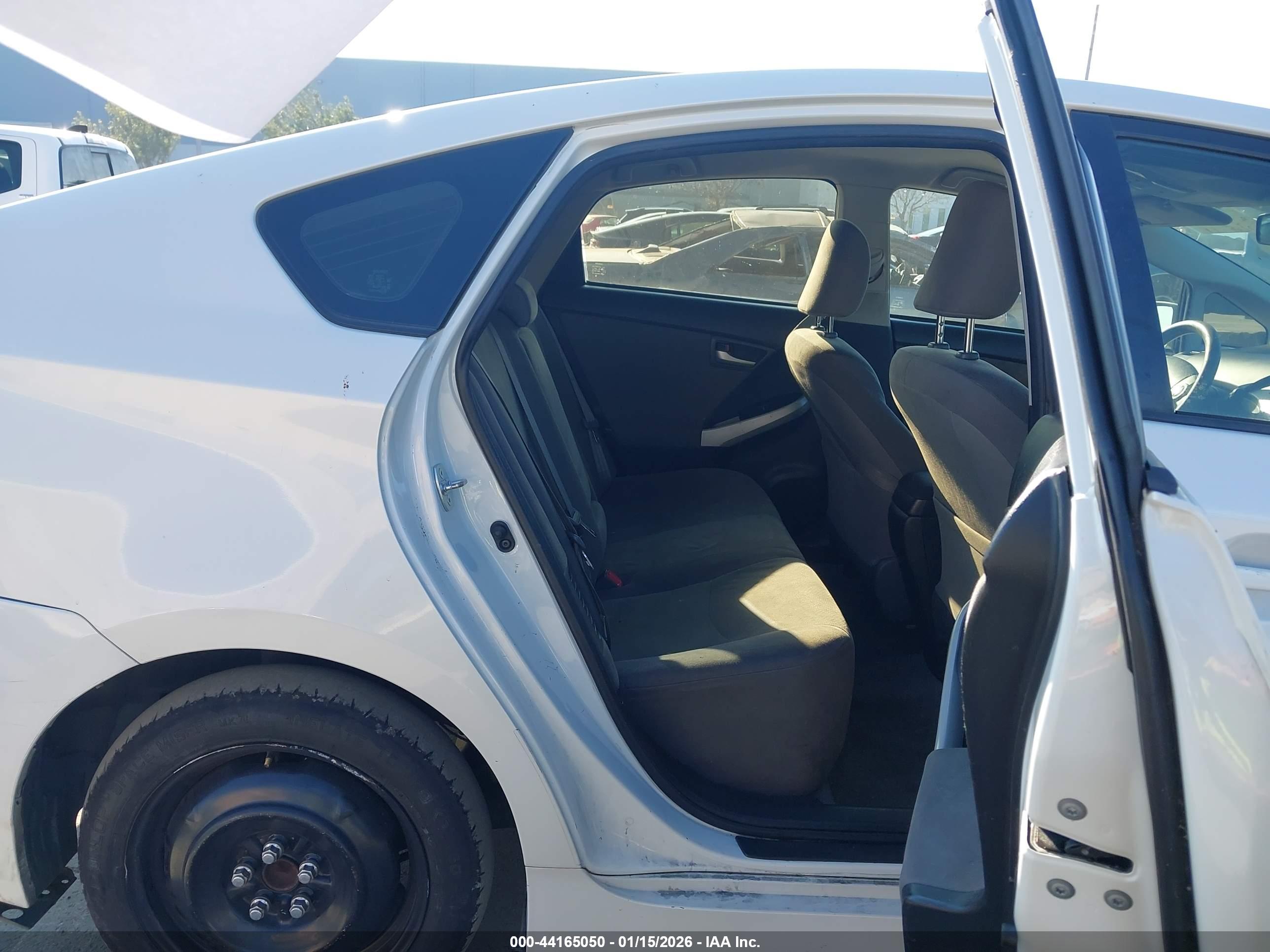 TOYOTA PRIUS image 8