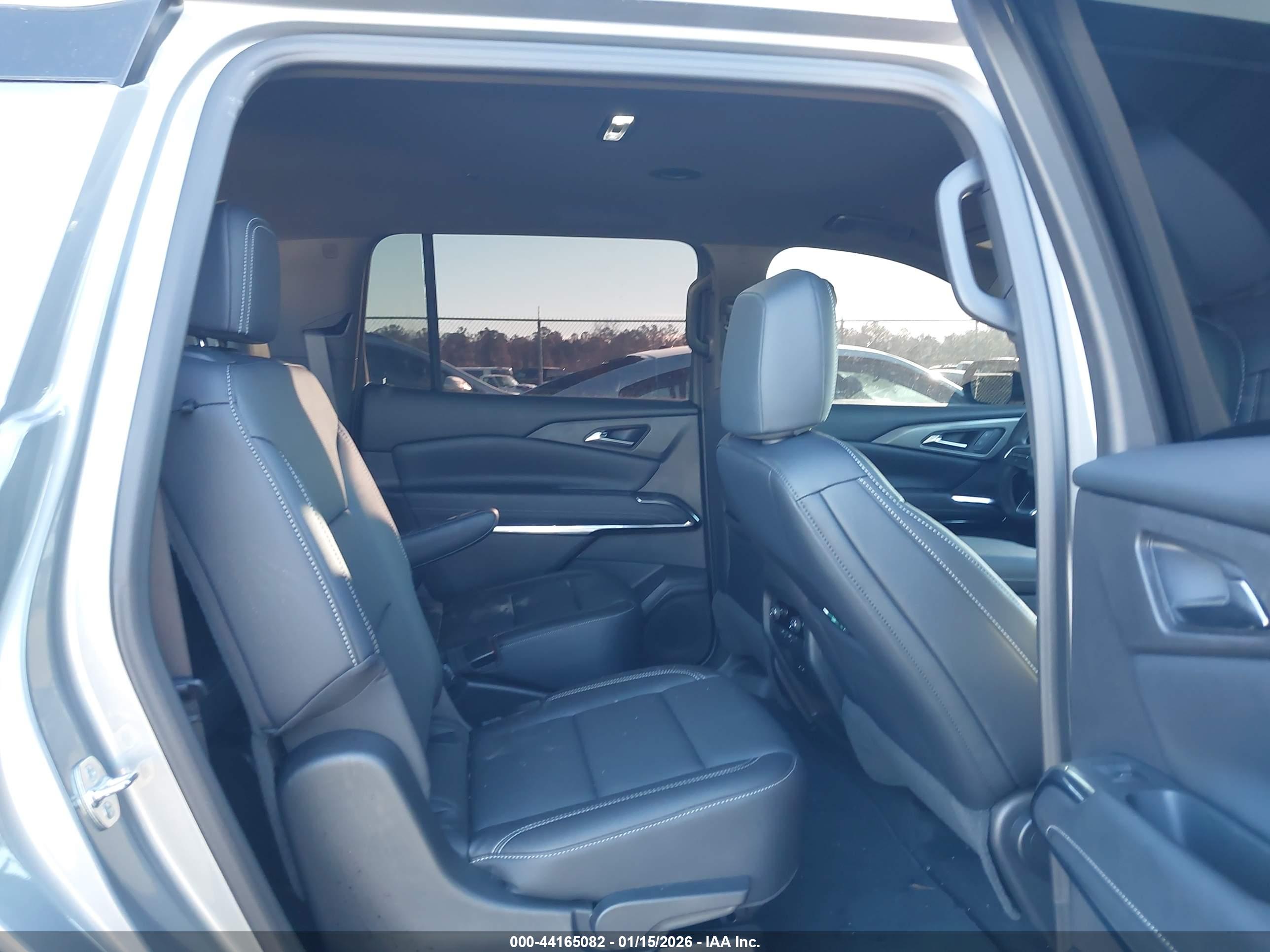 CHEVROLET TRAVERSE image 8