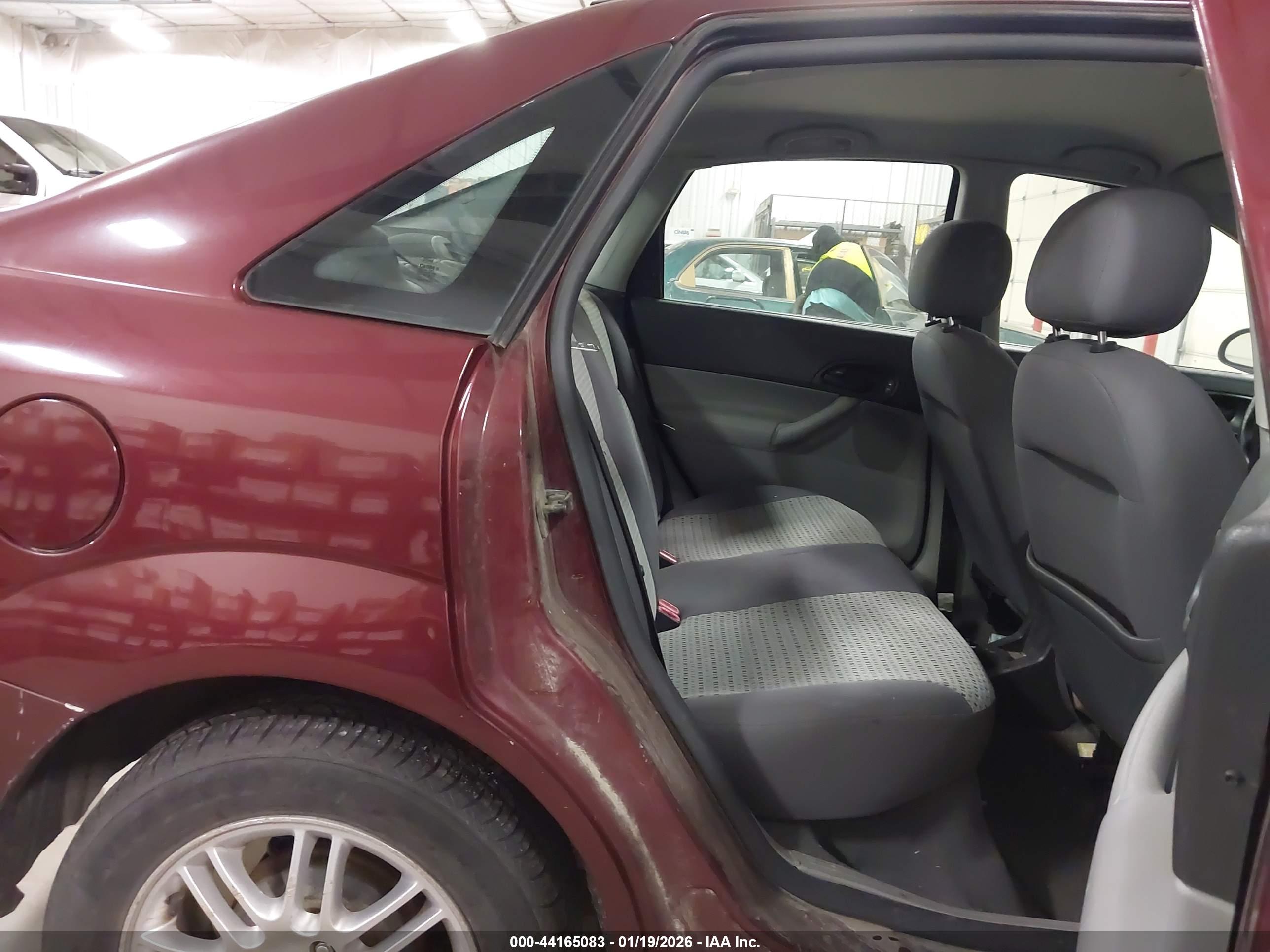 FORD FOCUS image 8