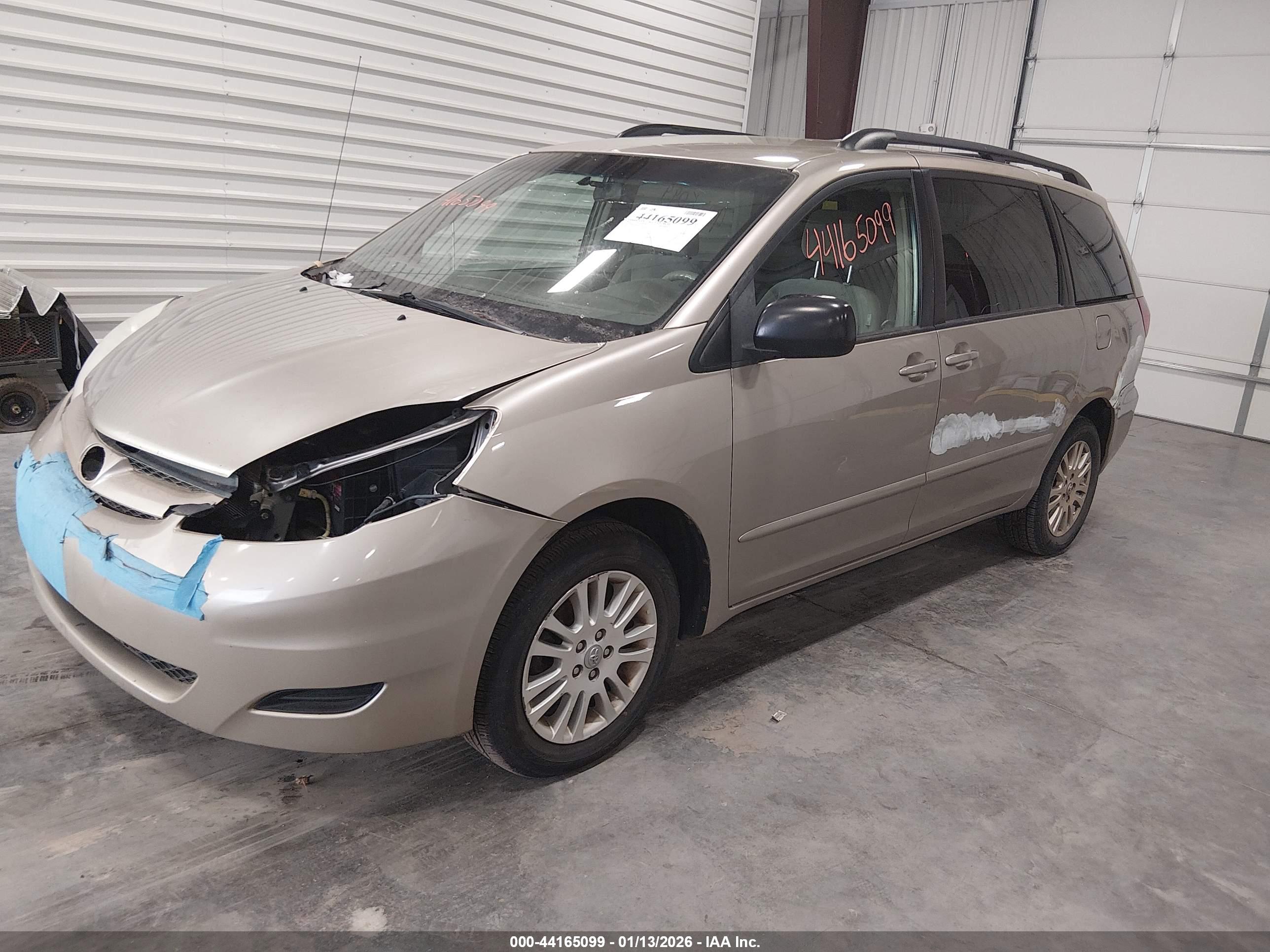 TOYOTA SIENNA image 2