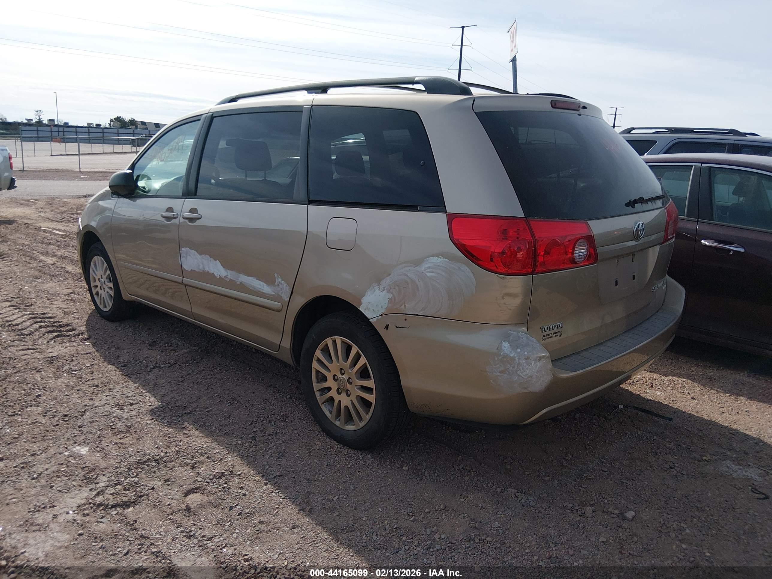 TOYOTA SIENNA image 3