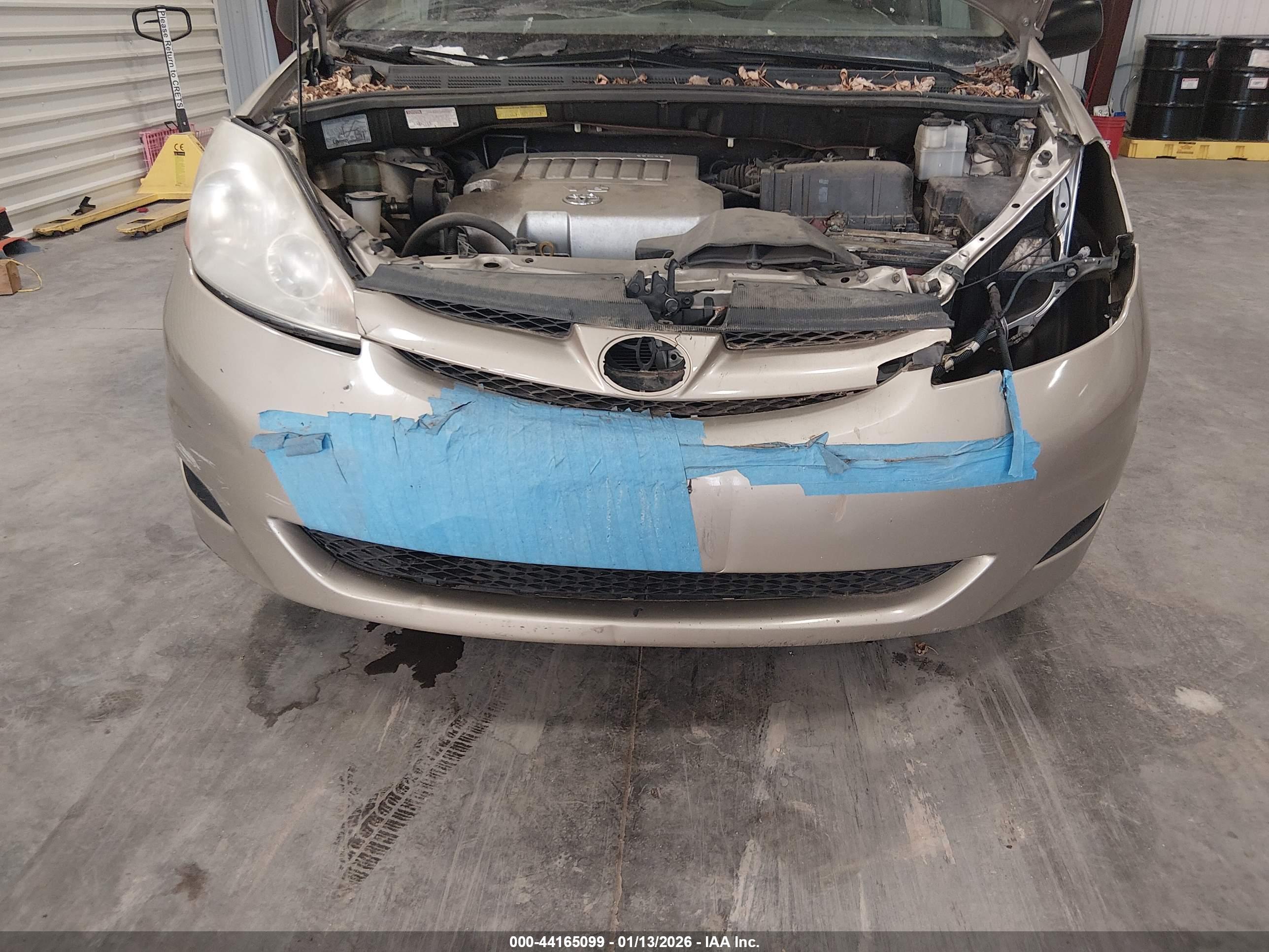TOYOTA SIENNA image 6