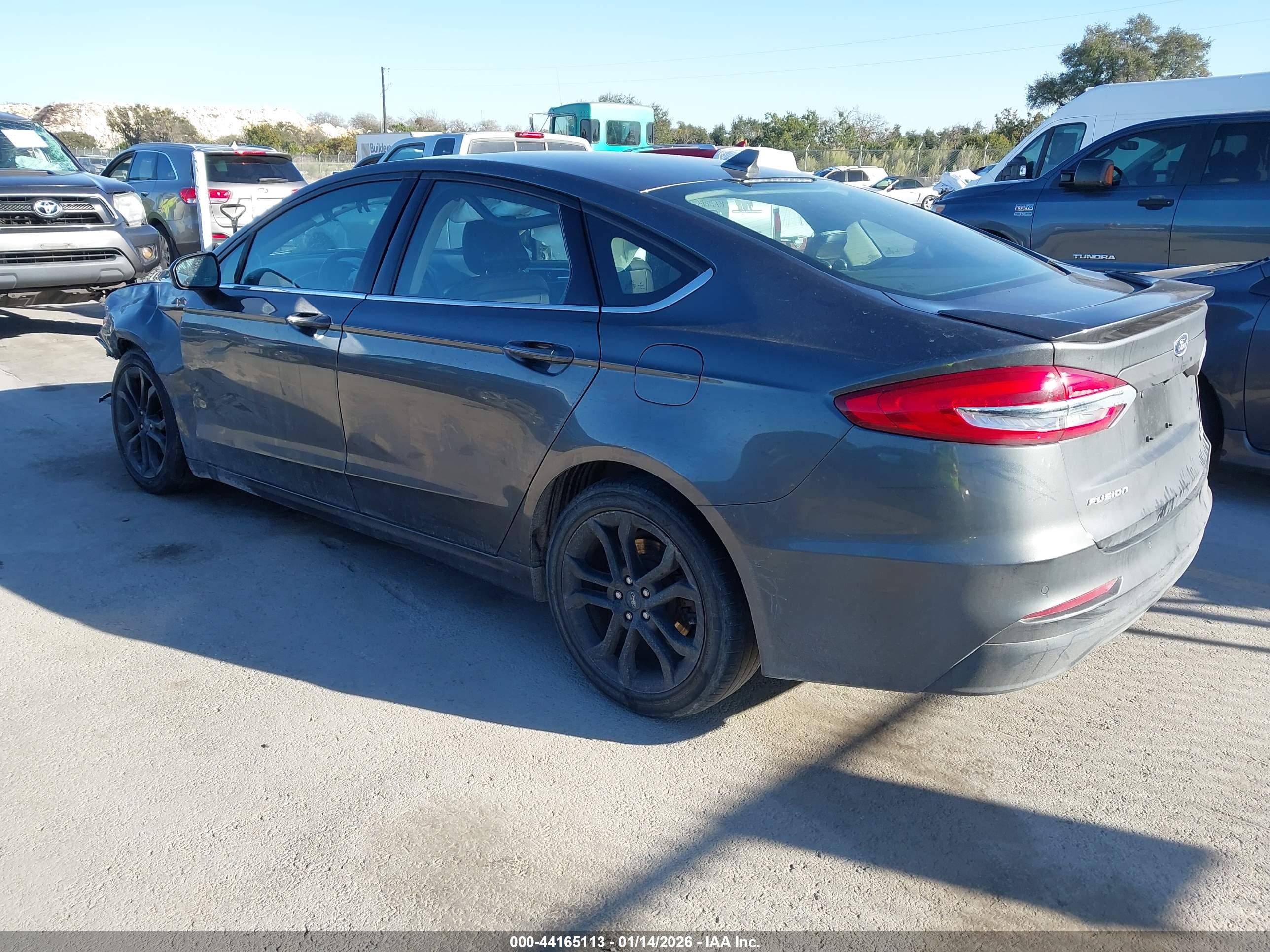 FORD FUSION image 3