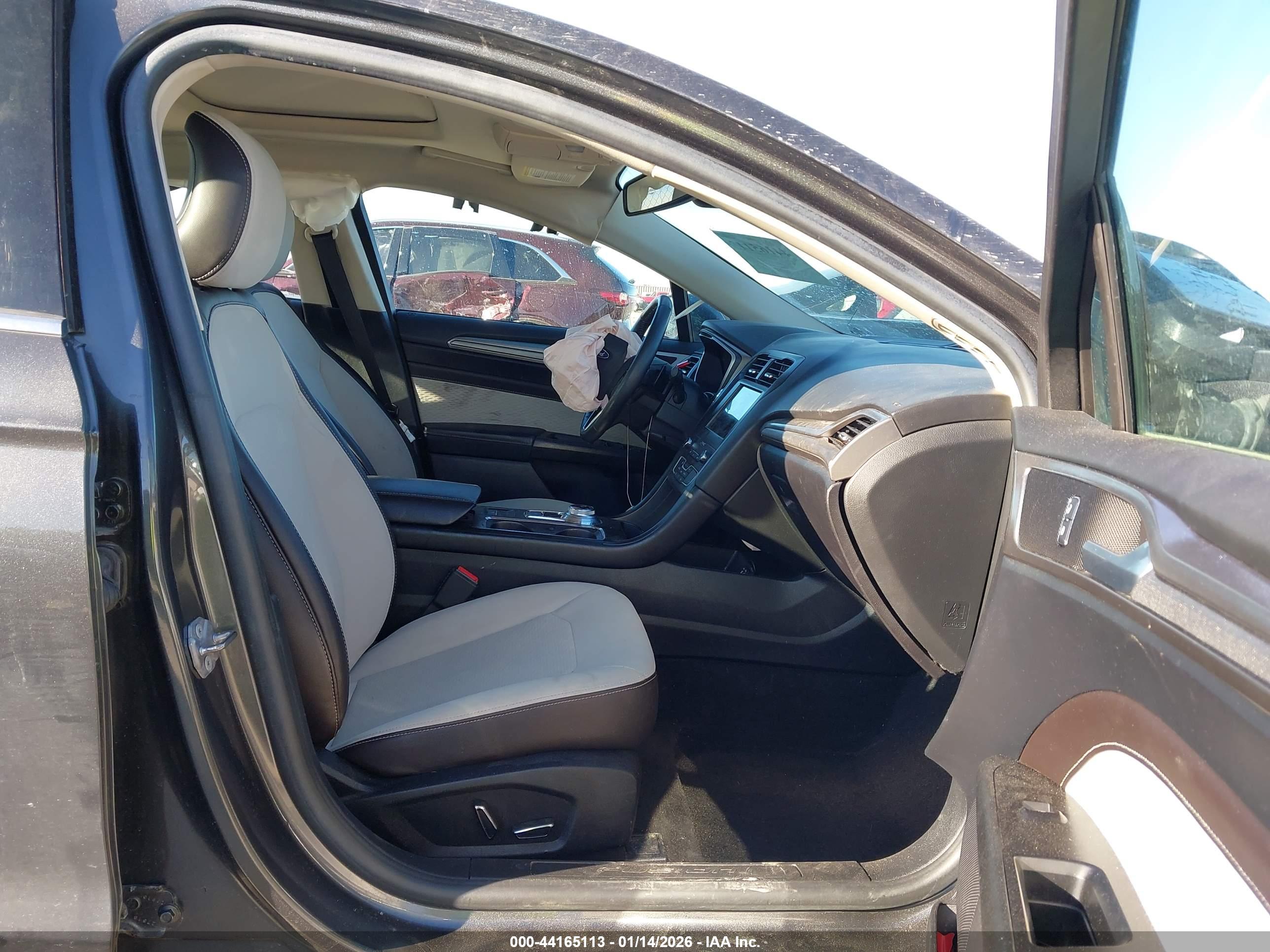 FORD FUSION image 5