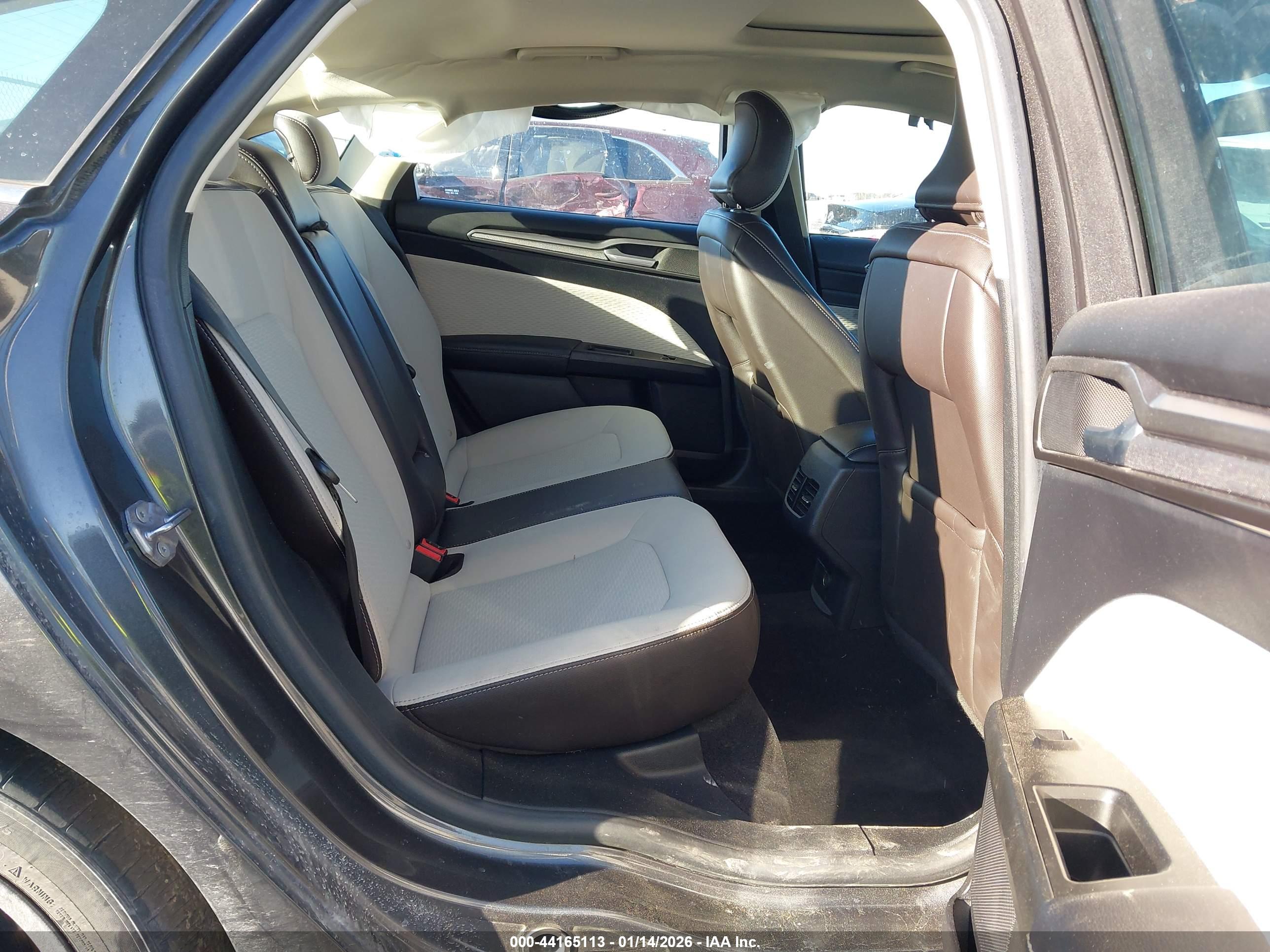 FORD FUSION image 8