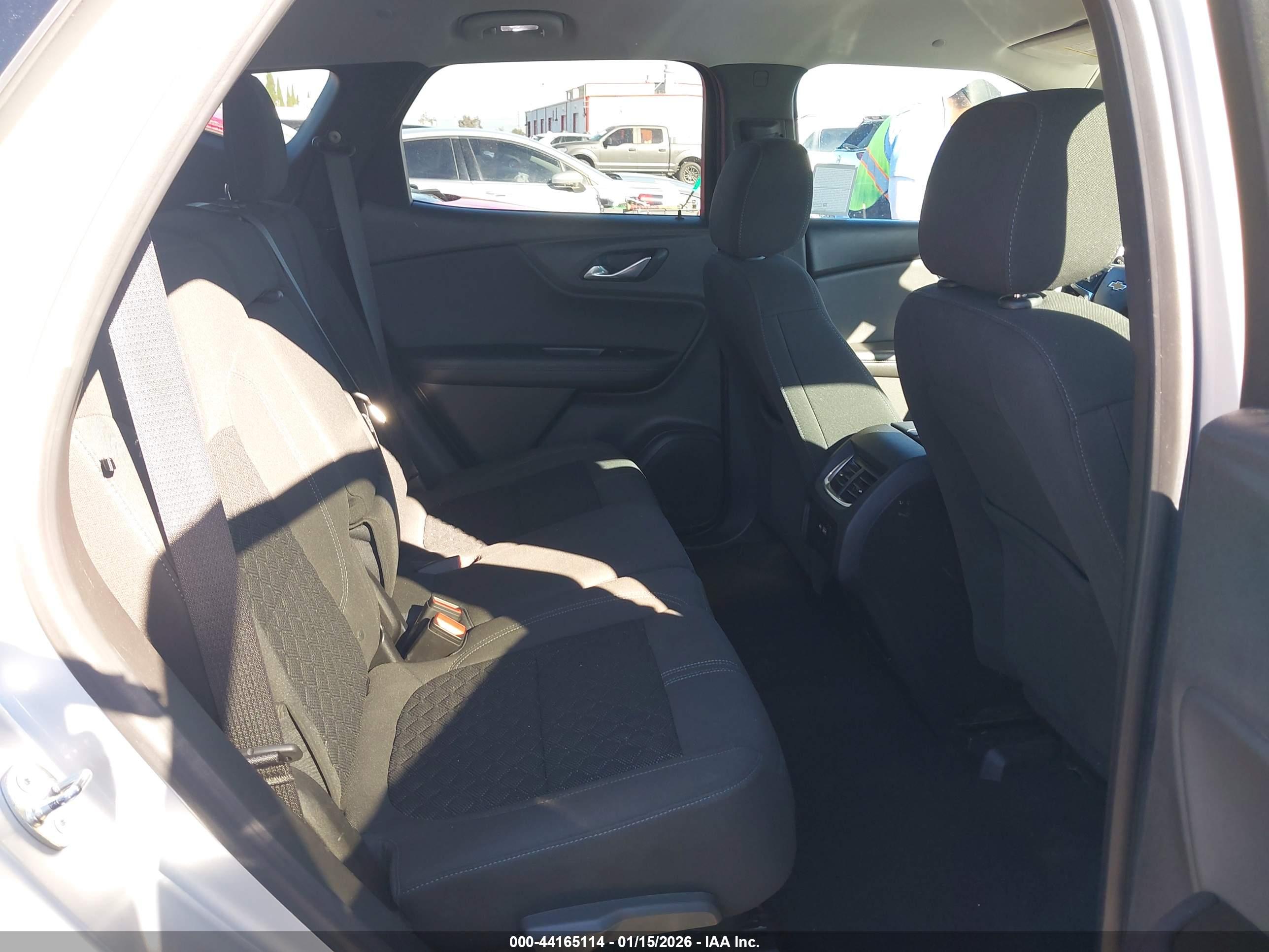 CHEVROLET BLAZER image 8