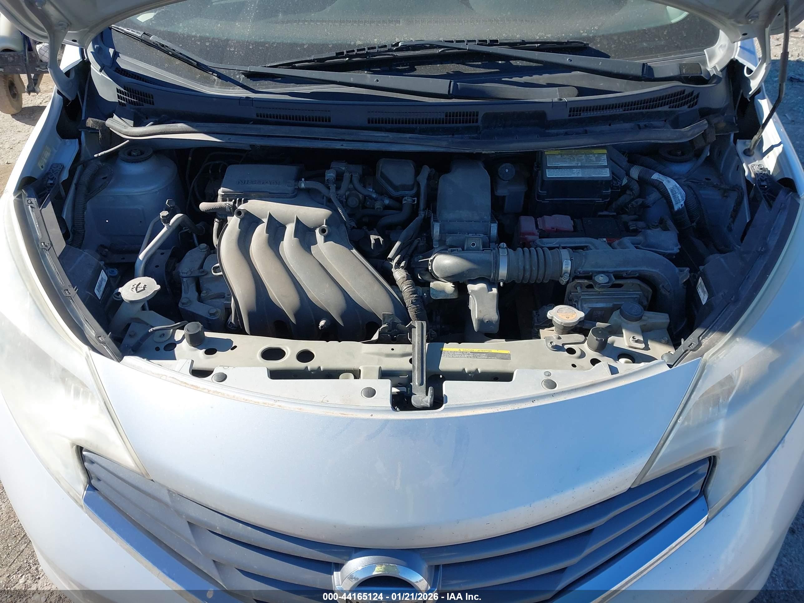 NISSAN VERSA image 10