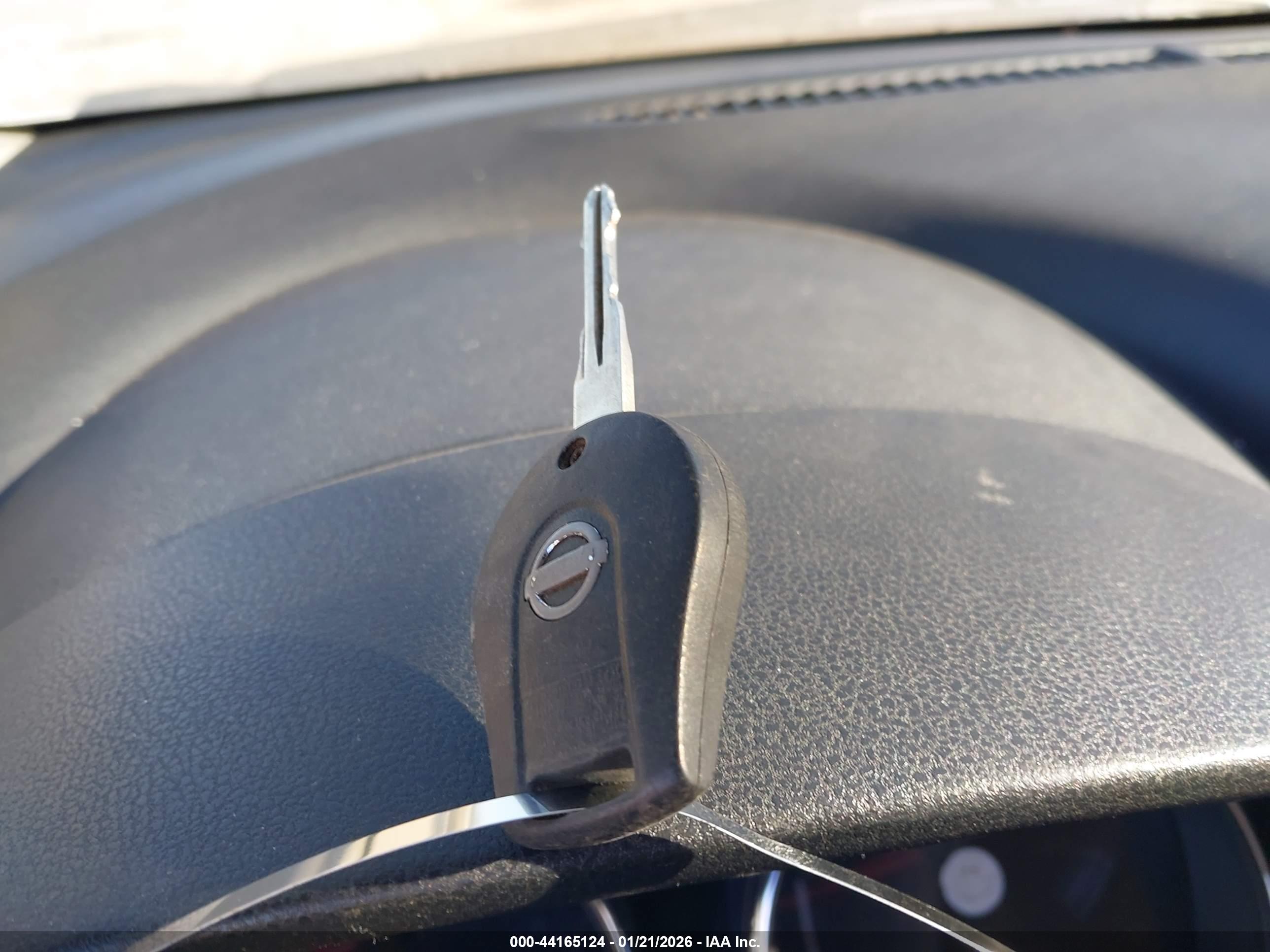 NISSAN VERSA image 11