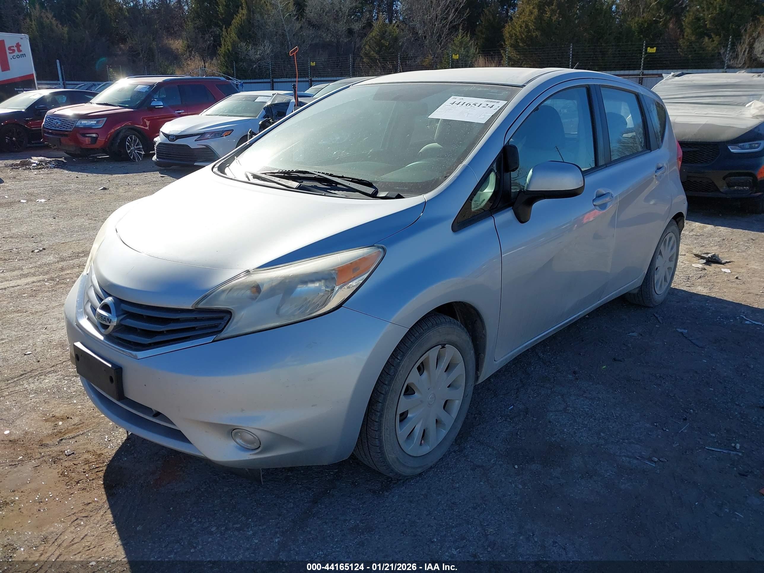 NISSAN VERSA image 2