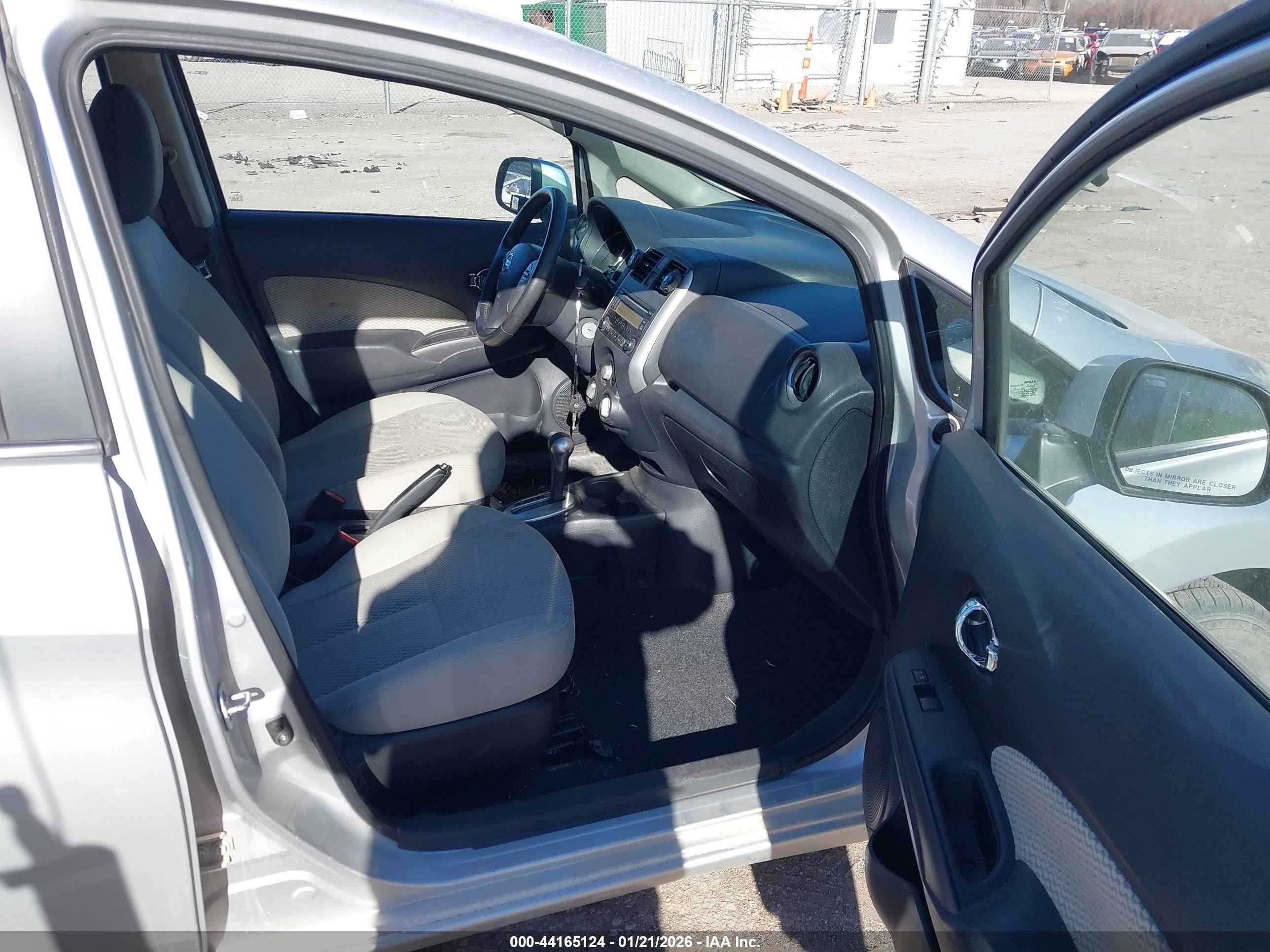 NISSAN VERSA image 5