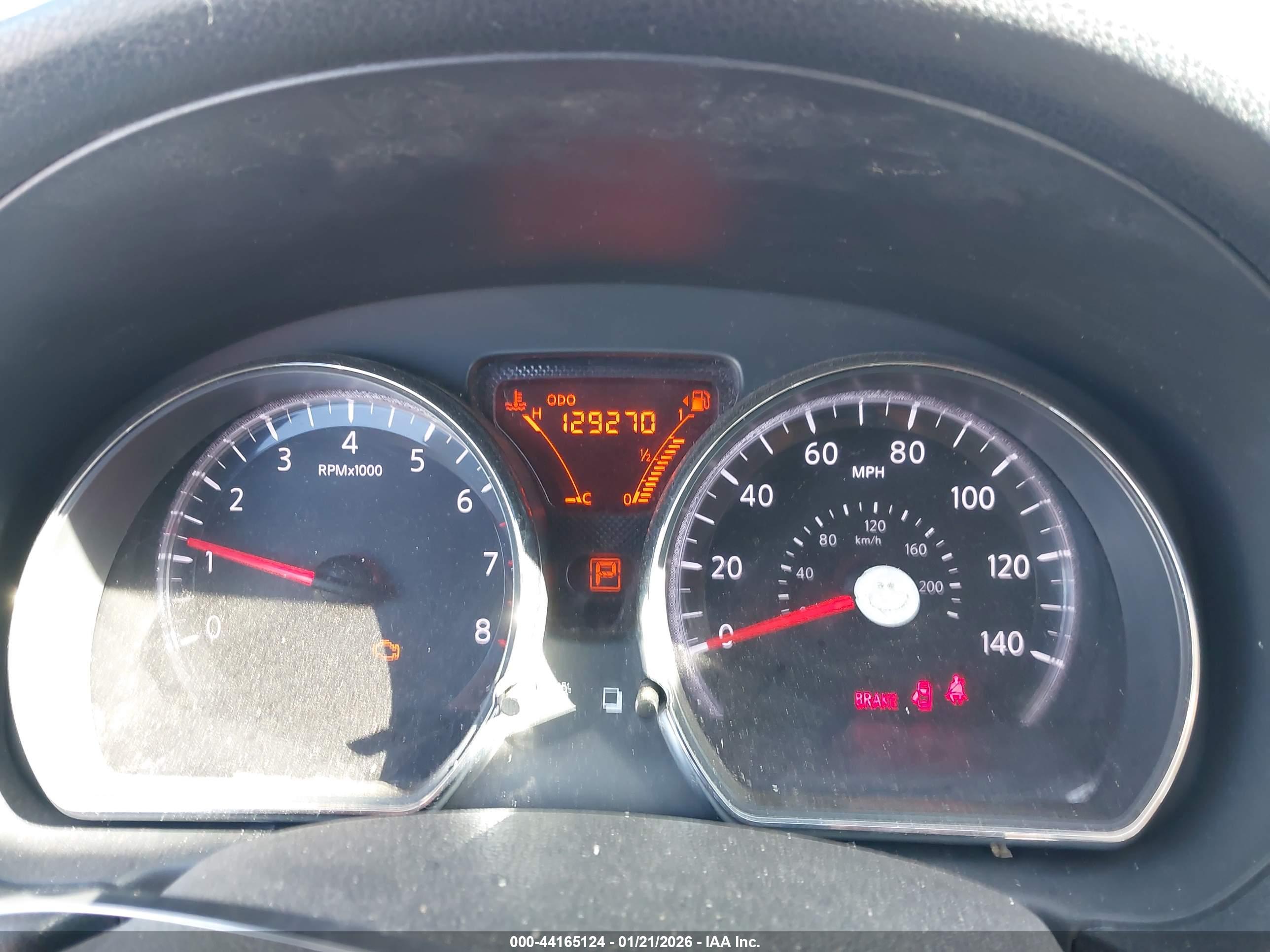 NISSAN VERSA image 7