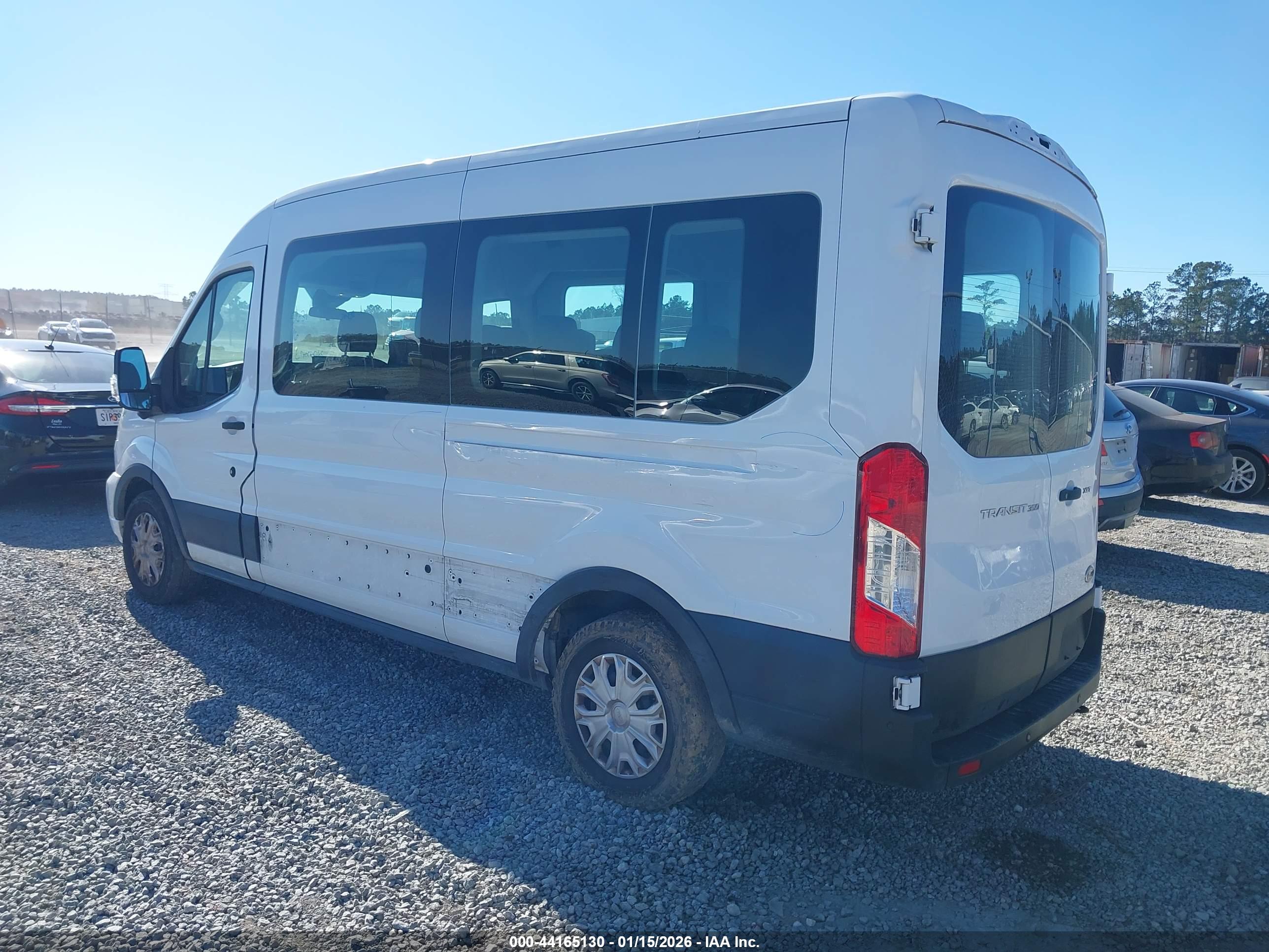 FORD TRANSIT-350 image 3