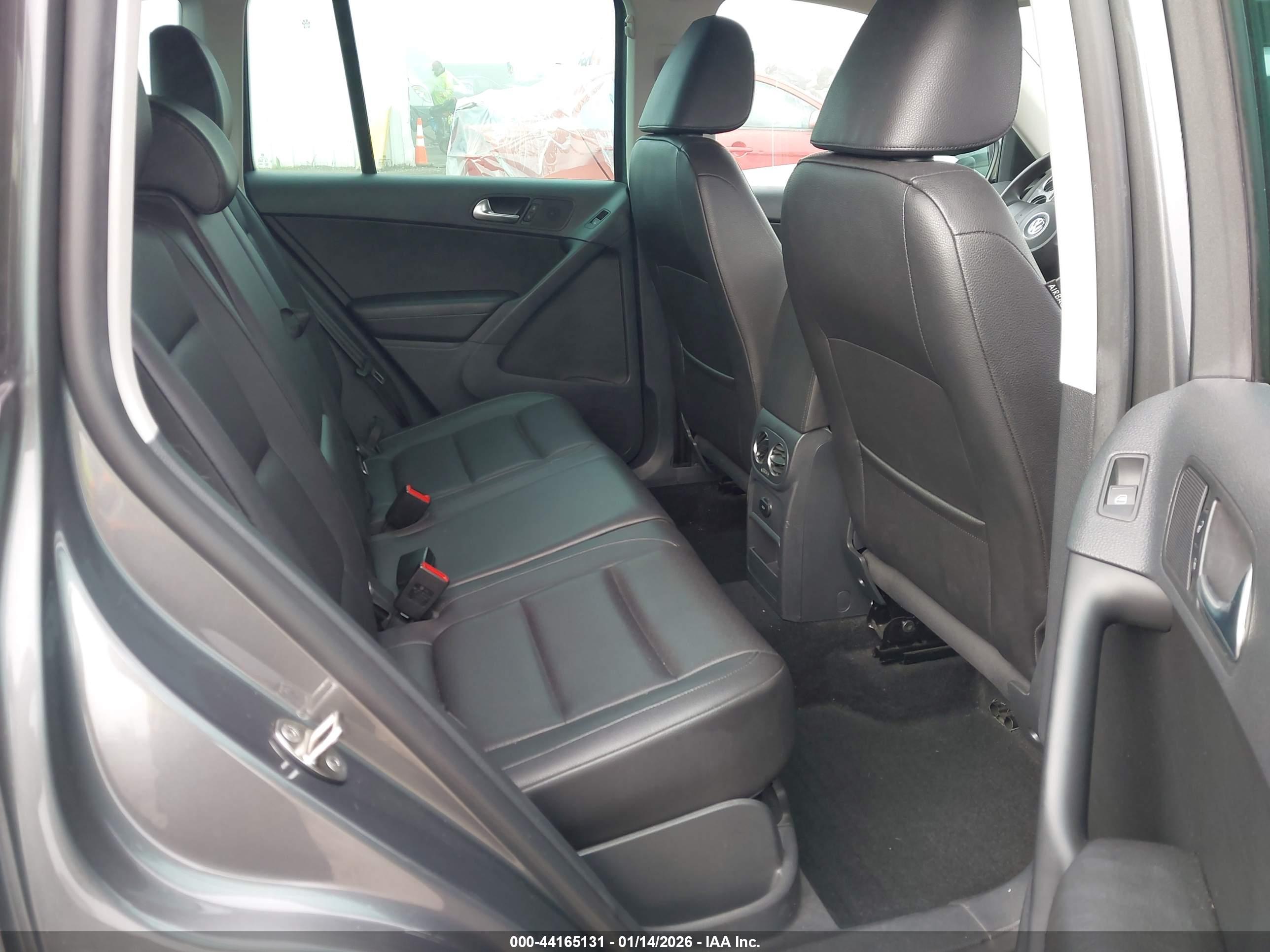 VOLKSWAGEN TIGUAN image 8
