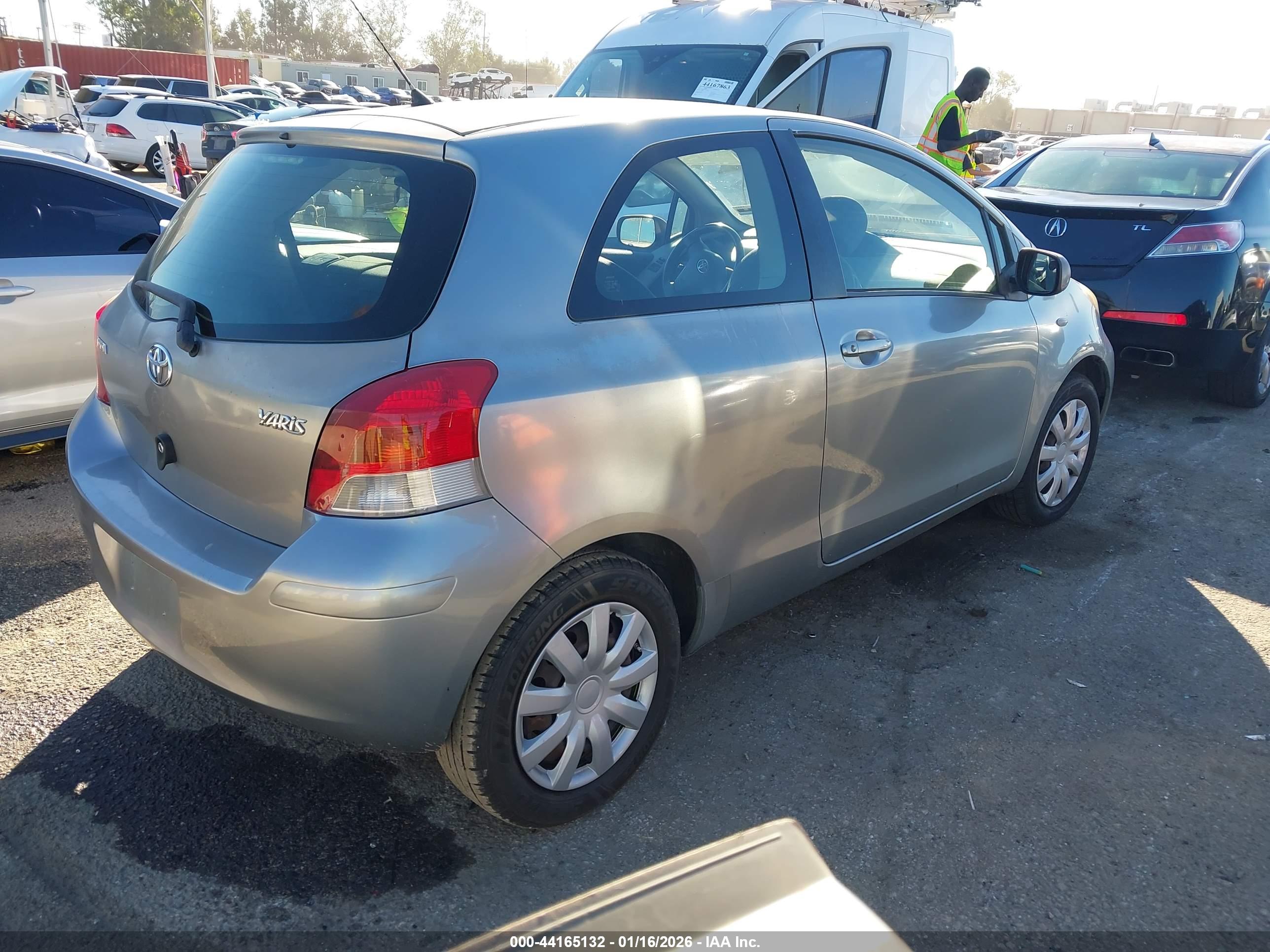 TOYOTA YARIS image 4
