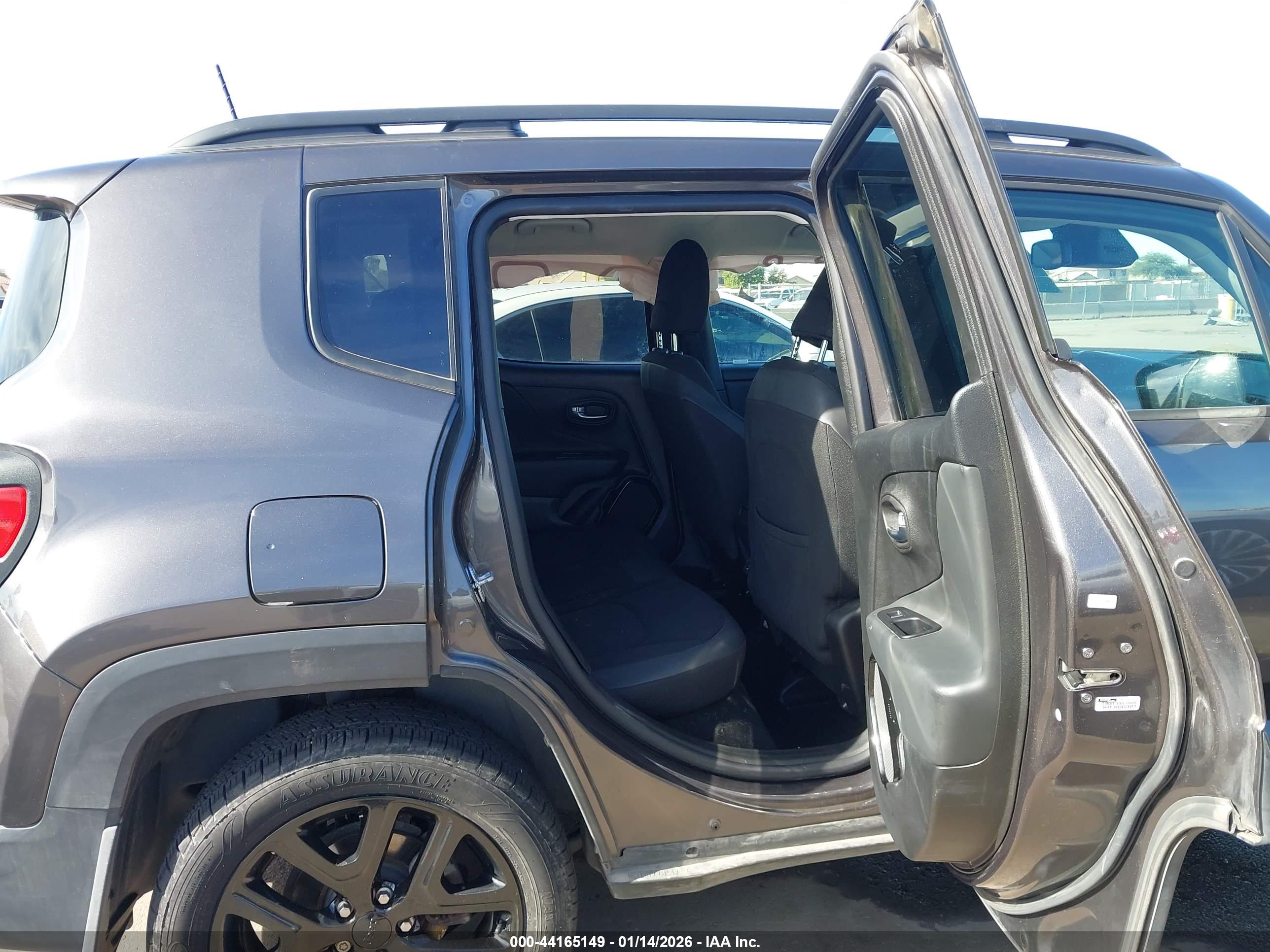 JEEP RENEGADE image 8