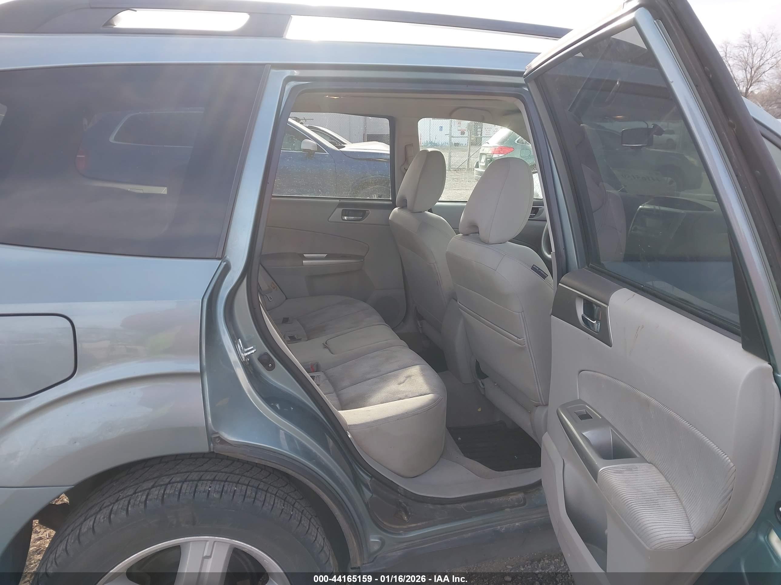SUBARU FORESTER image 8