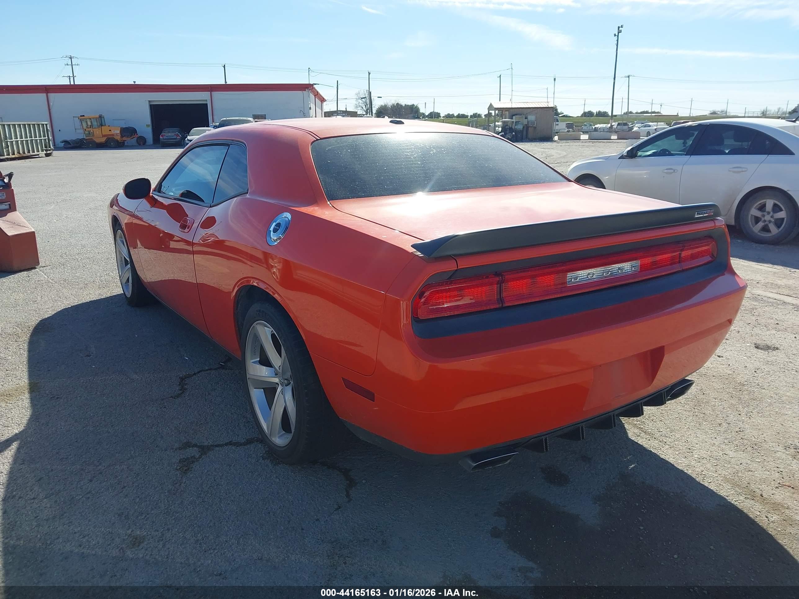 DODGE CHALLENGER image 3