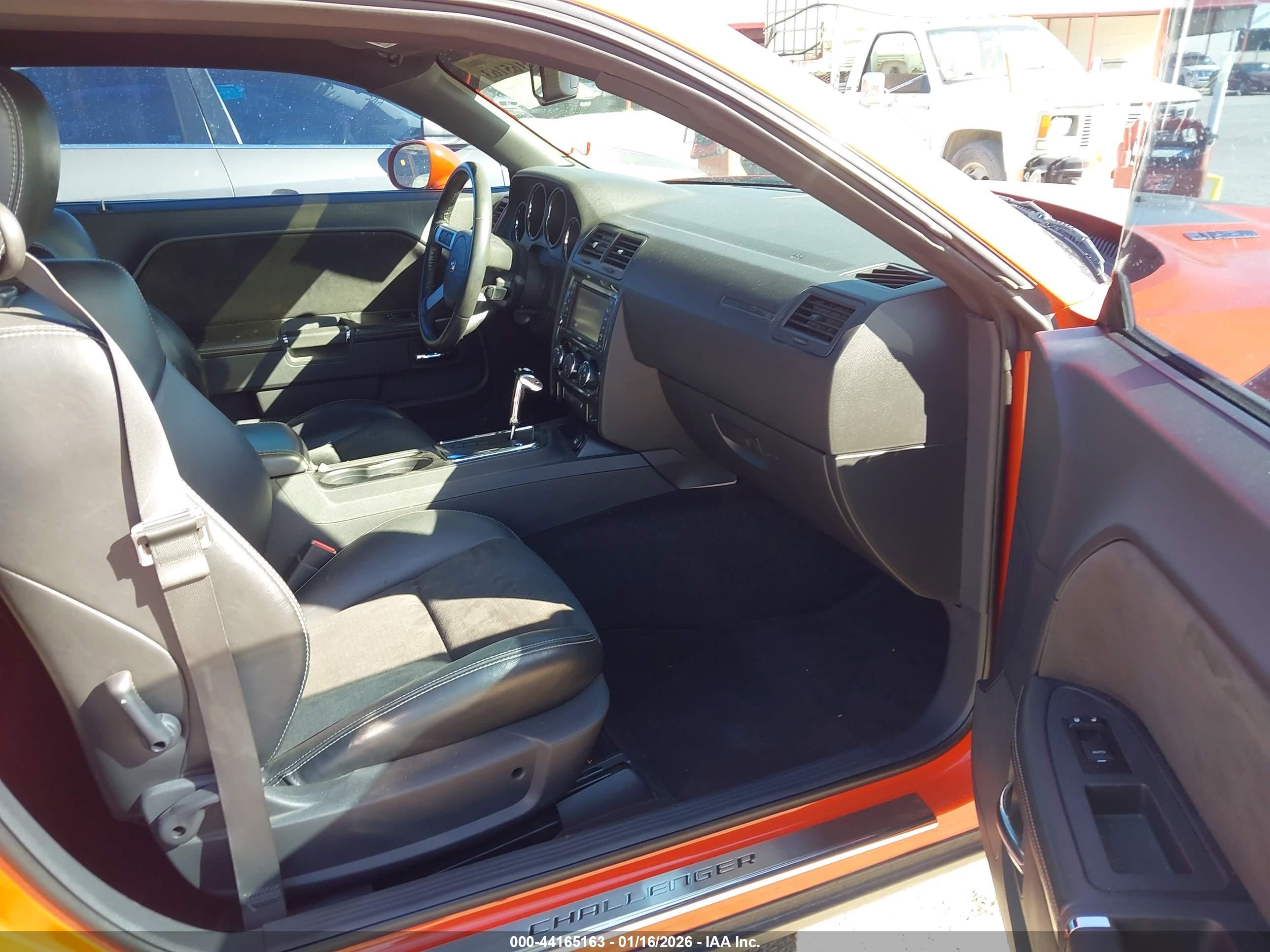 DODGE CHALLENGER image 5