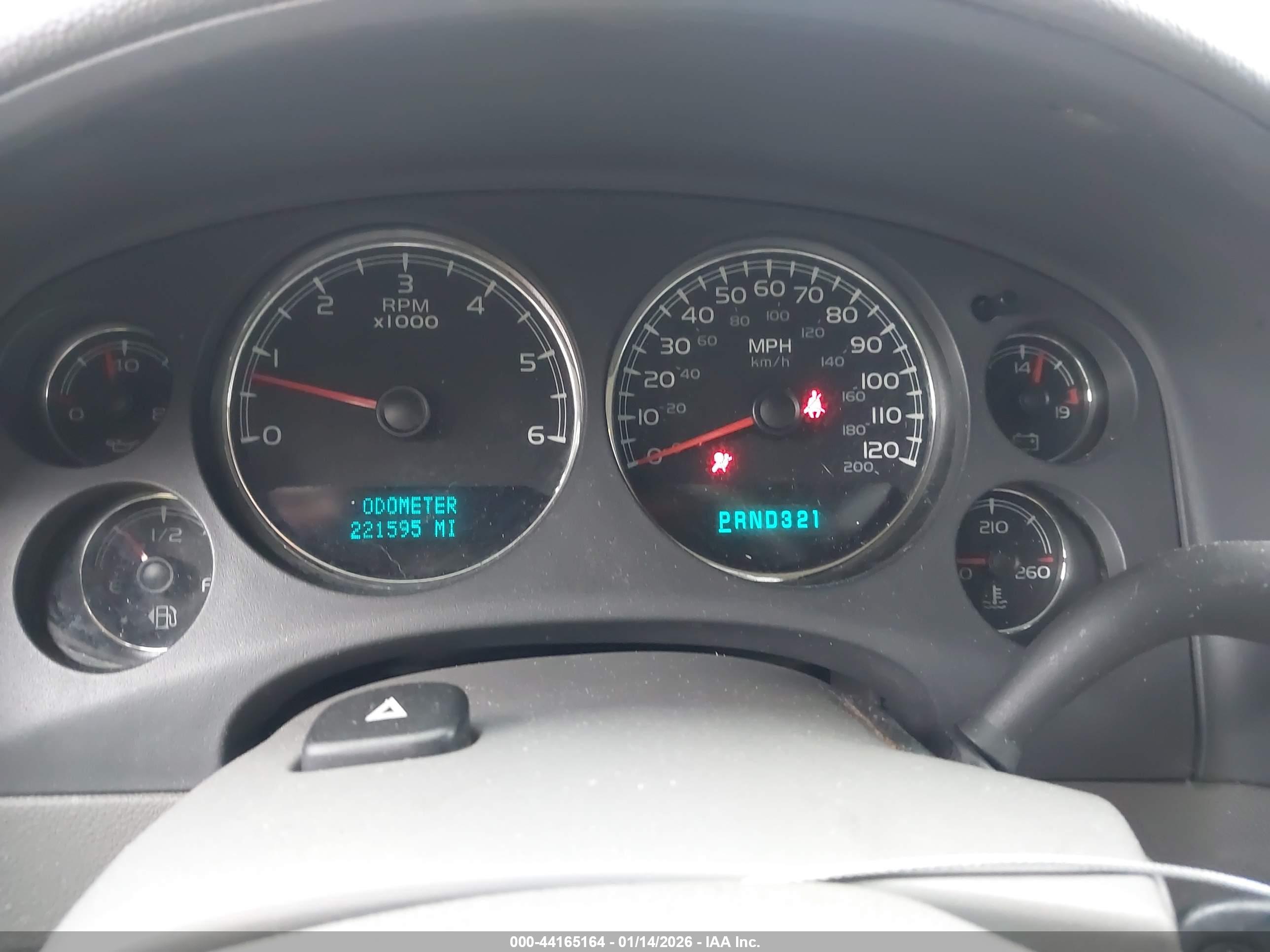 CHEVROLET SUBURBAN image 7