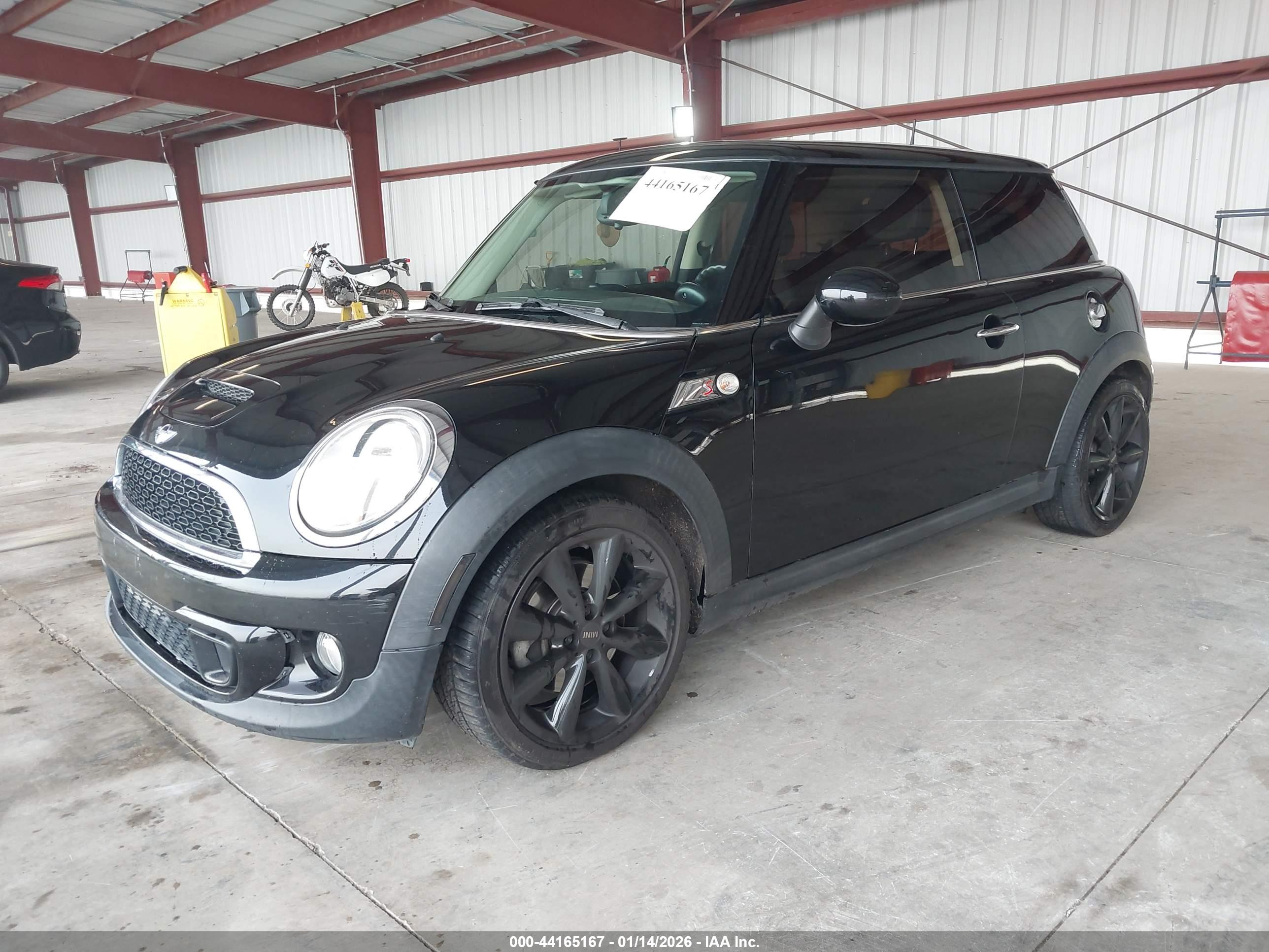 MINI COOPER image 2