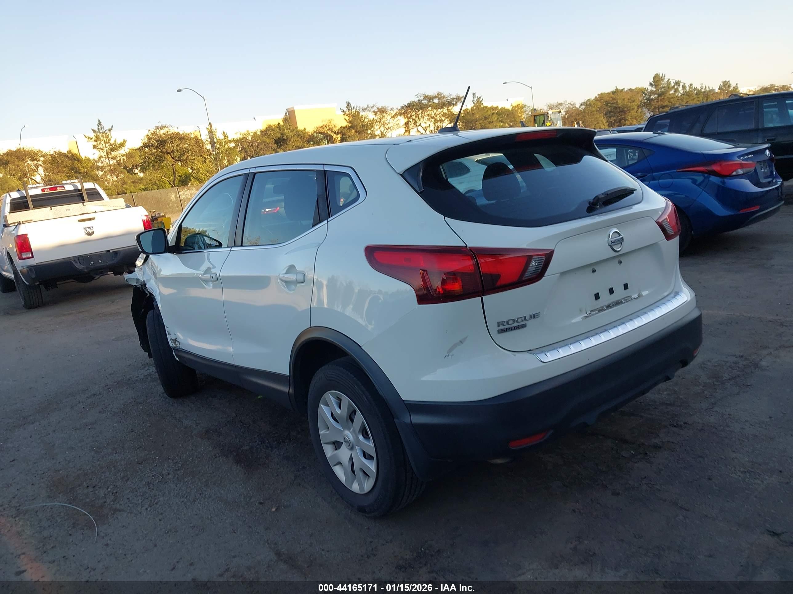 NISSAN ROGUE image 3