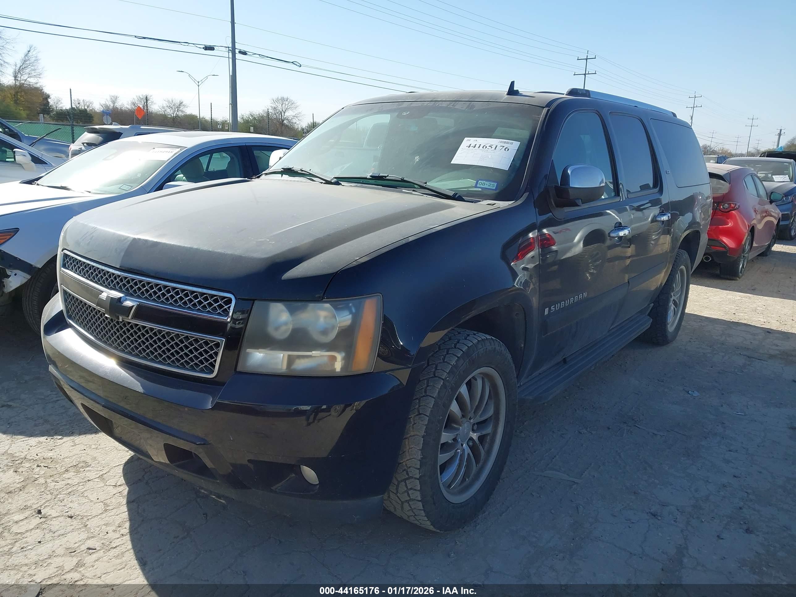 CHEVROLET SUBURBAN image 2