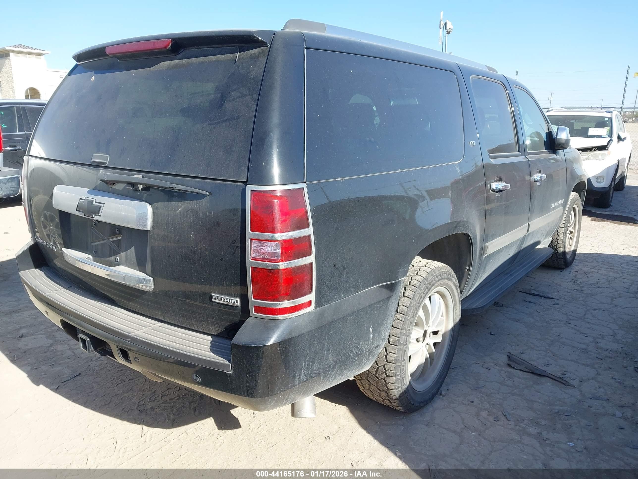 CHEVROLET SUBURBAN image 4