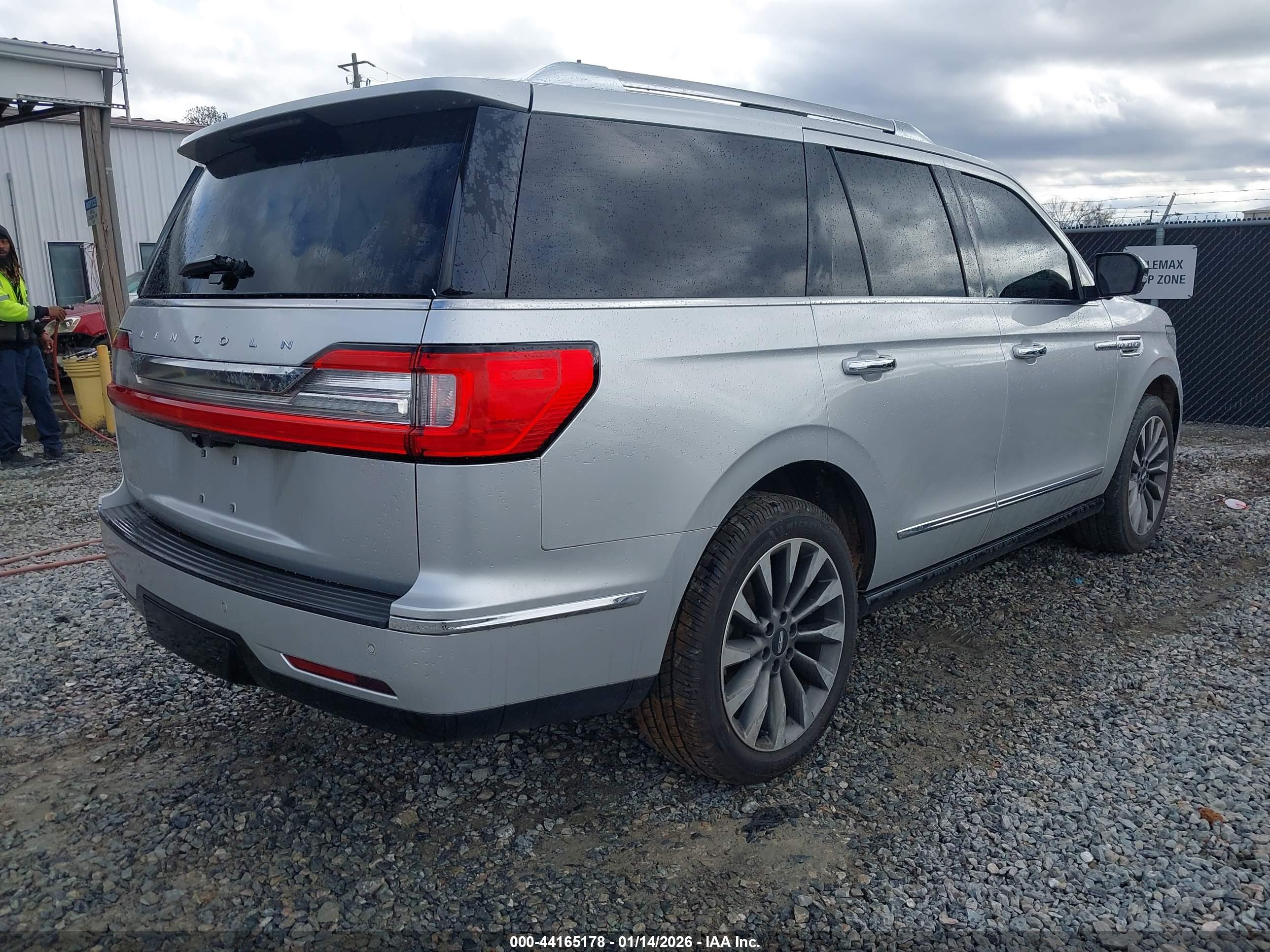 LINCOLN NAVIGATOR image 4
