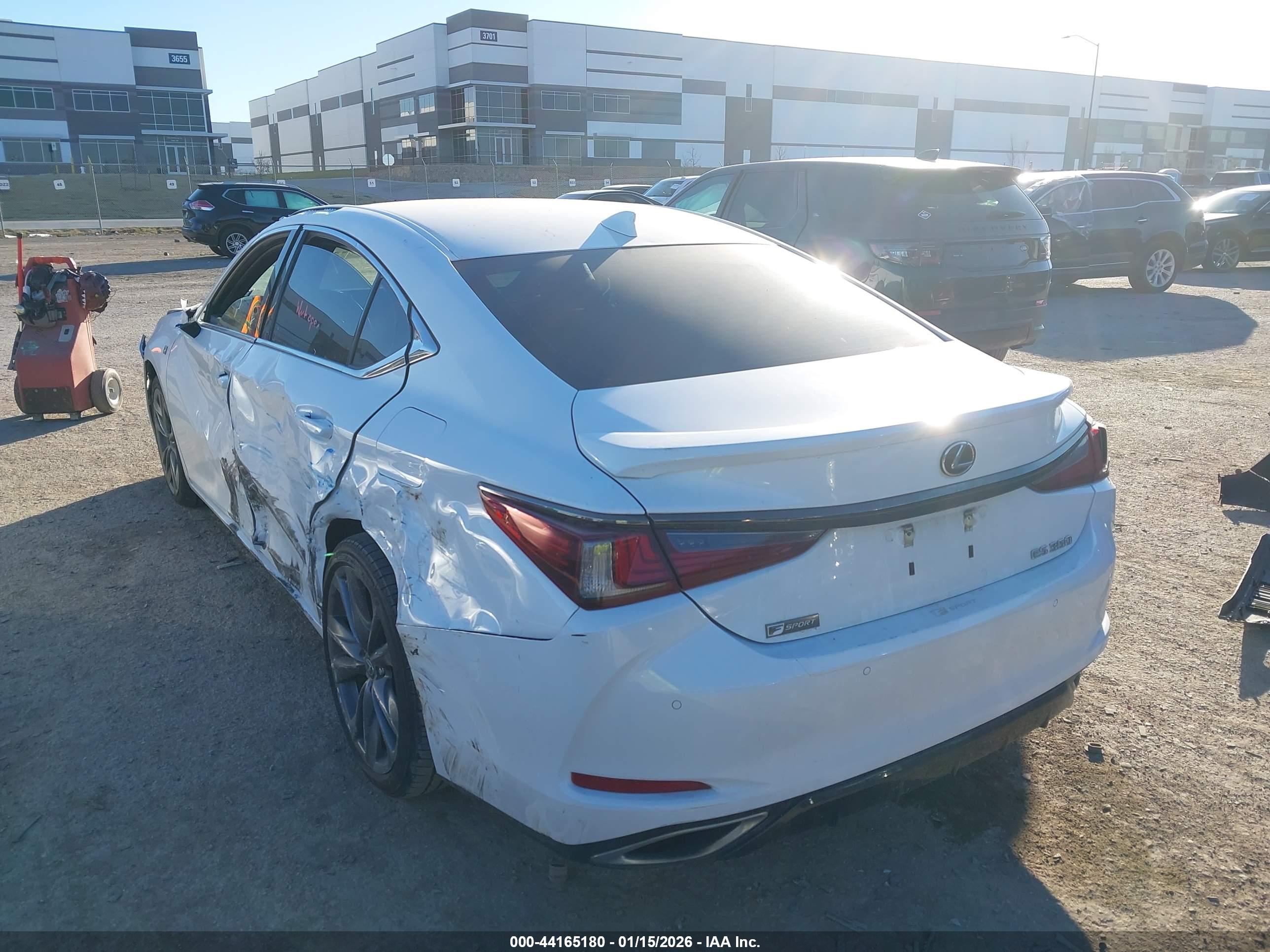 LEXUS ES image 3