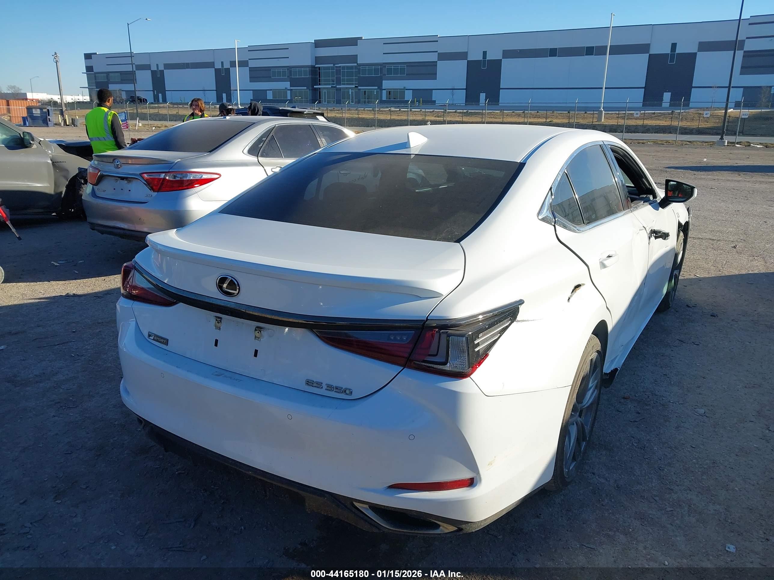 LEXUS ES image 4