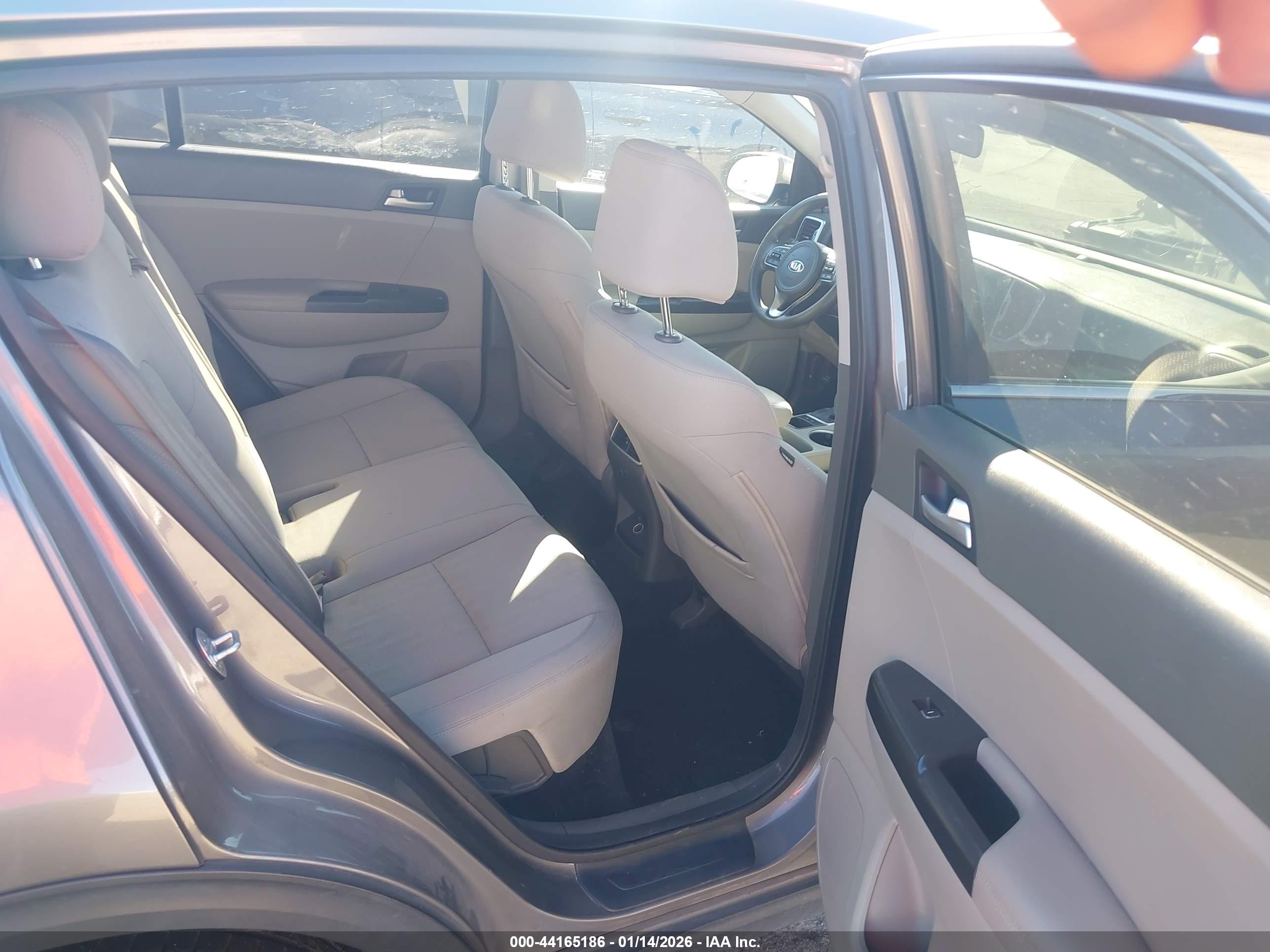 KIA SPORTAGE image 8