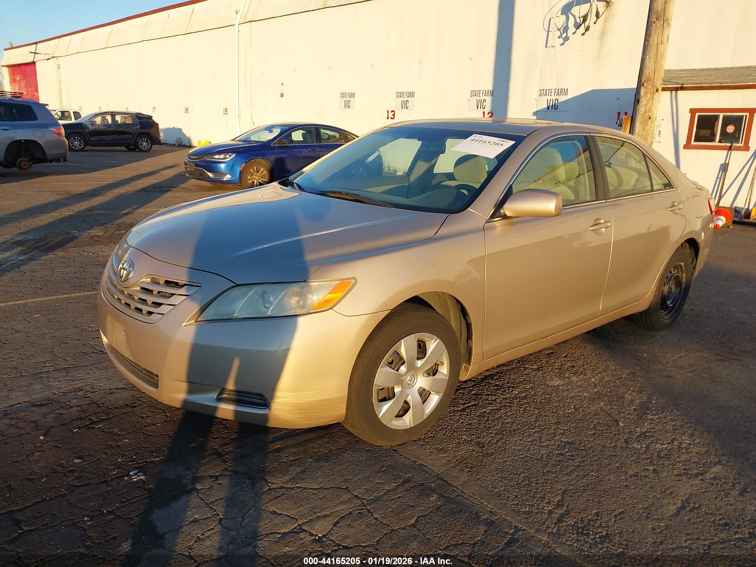 TOYOTA CAMRY image 2