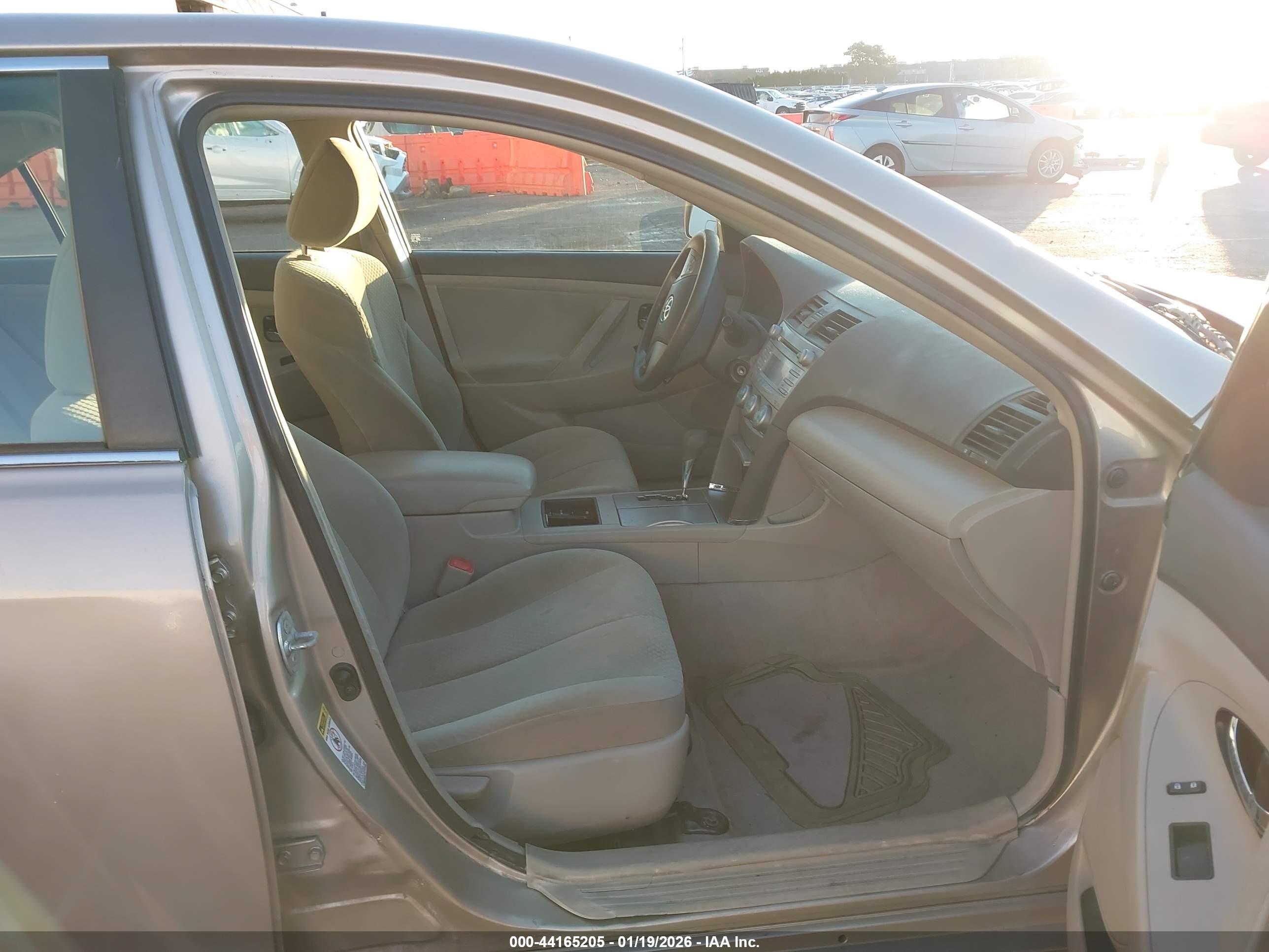 TOYOTA CAMRY image 5
