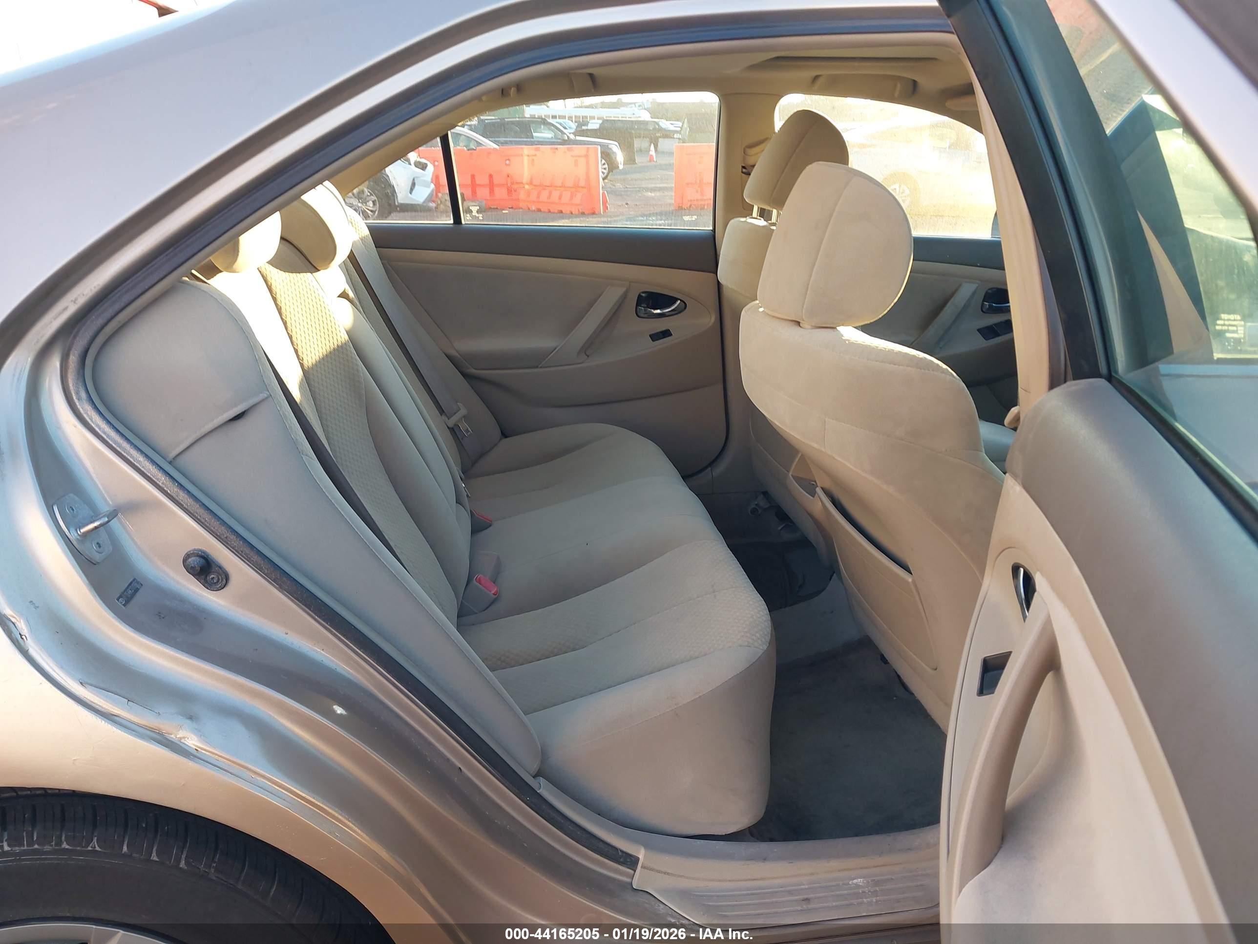 TOYOTA CAMRY image 8