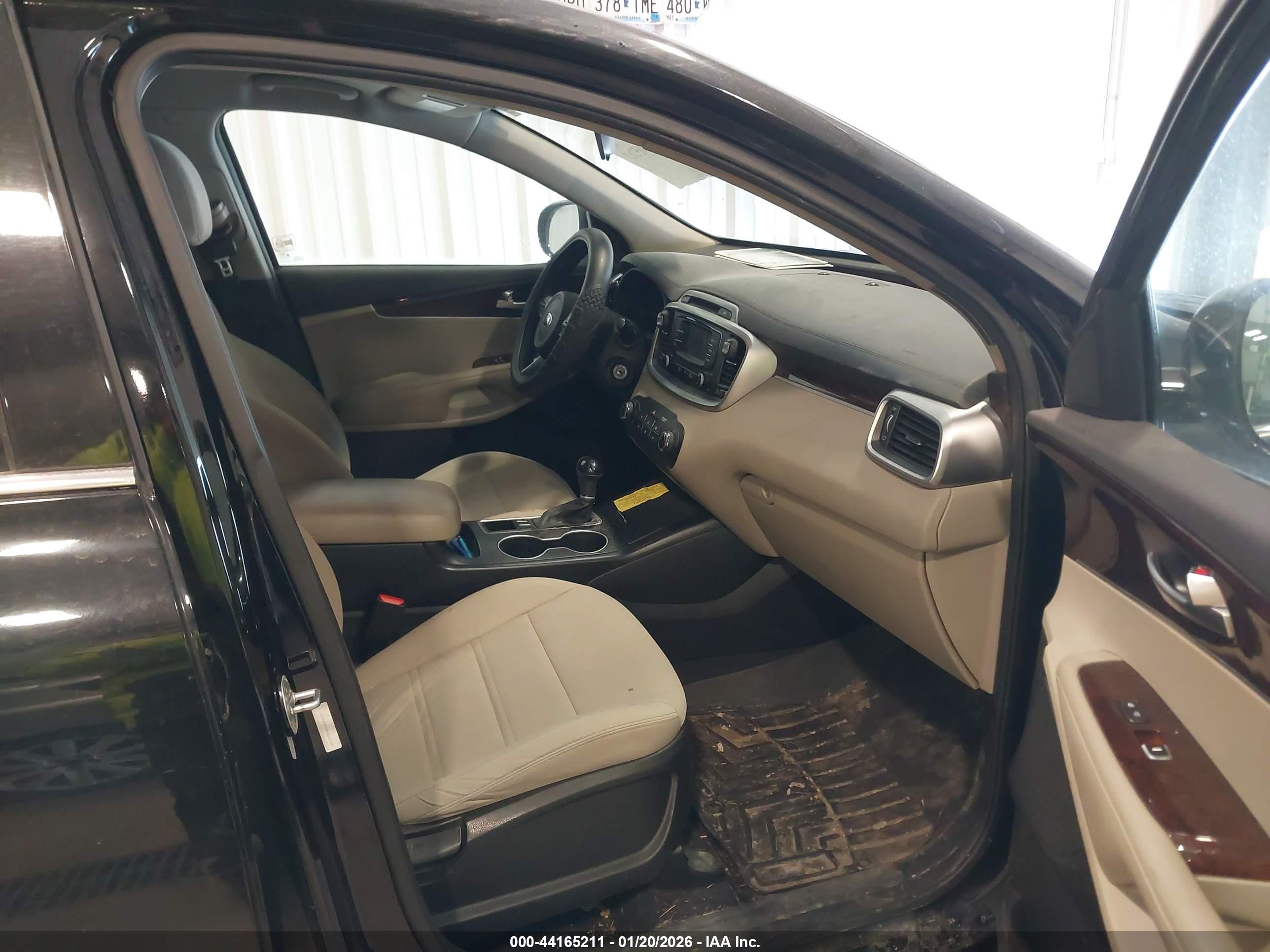 KIA SORENTO image 5