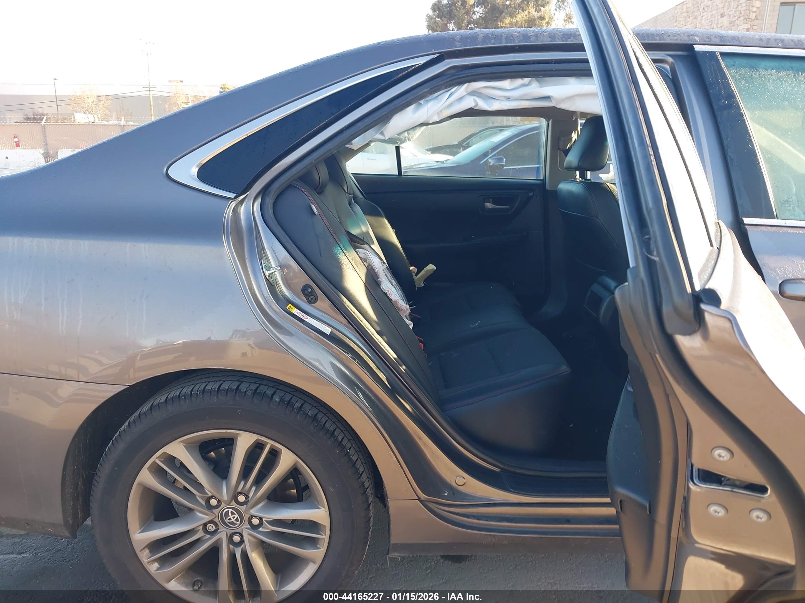 TOYOTA CAMRY image 8