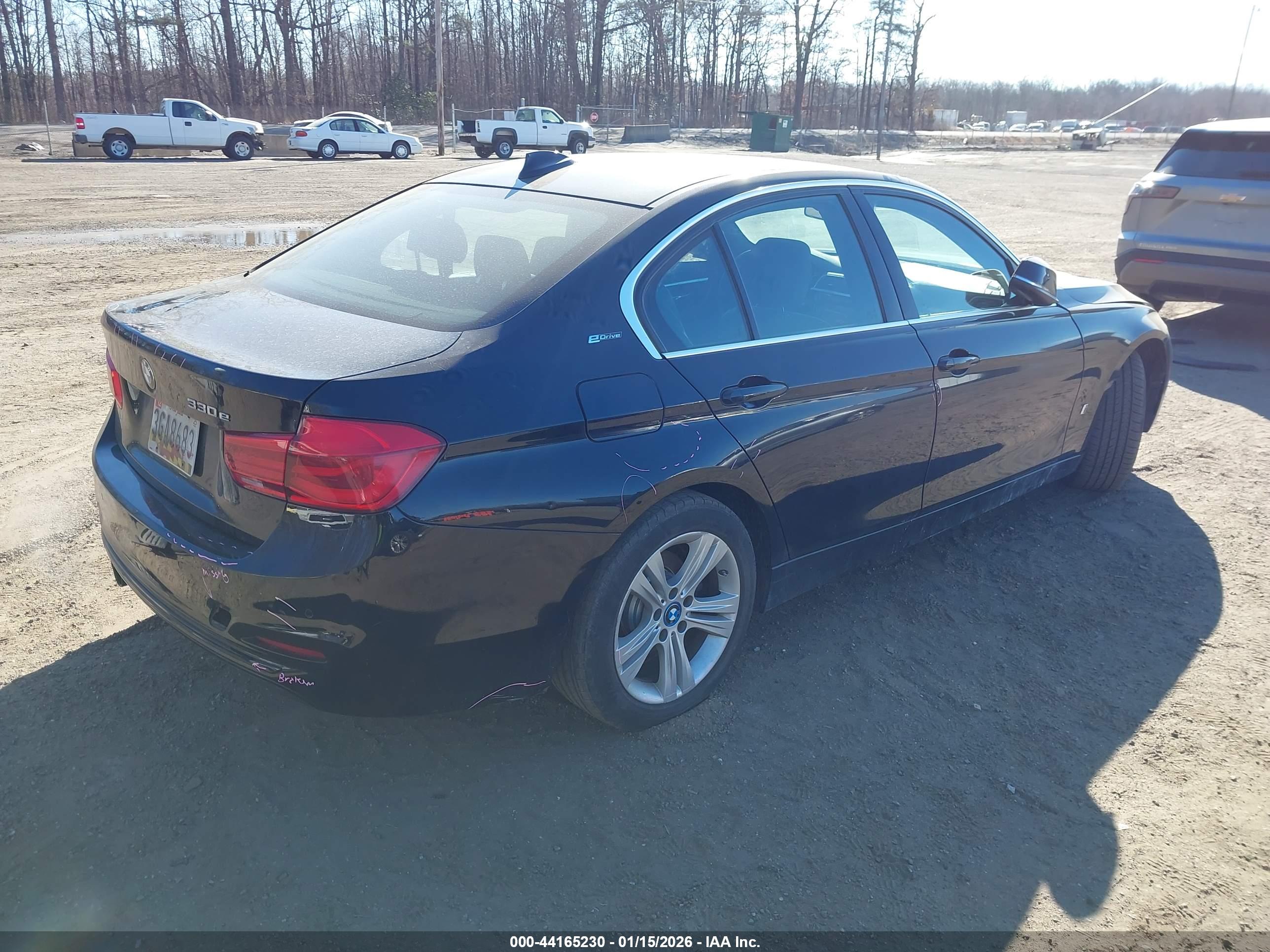 BMW 330E image 4