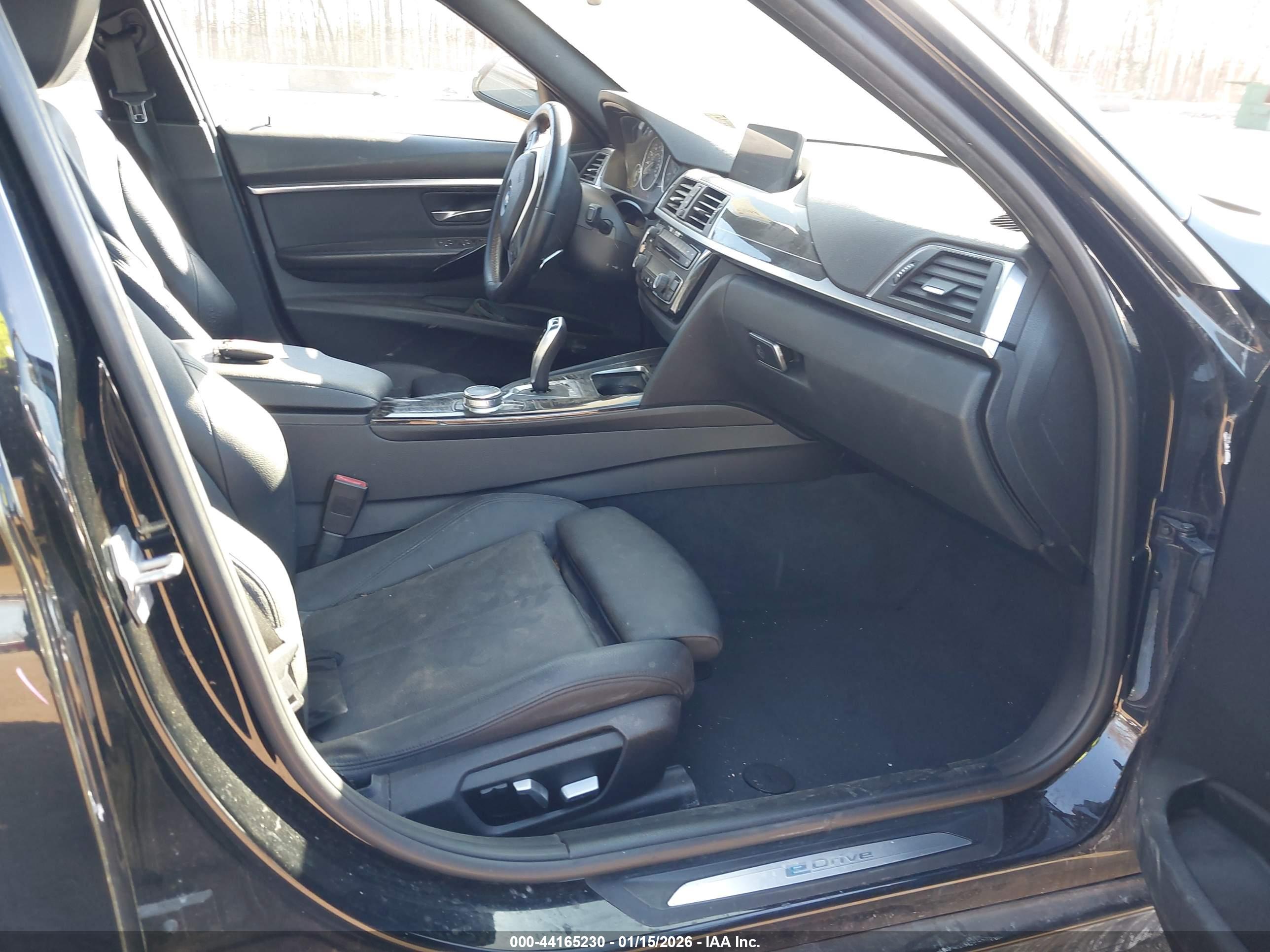 BMW 330E image 5