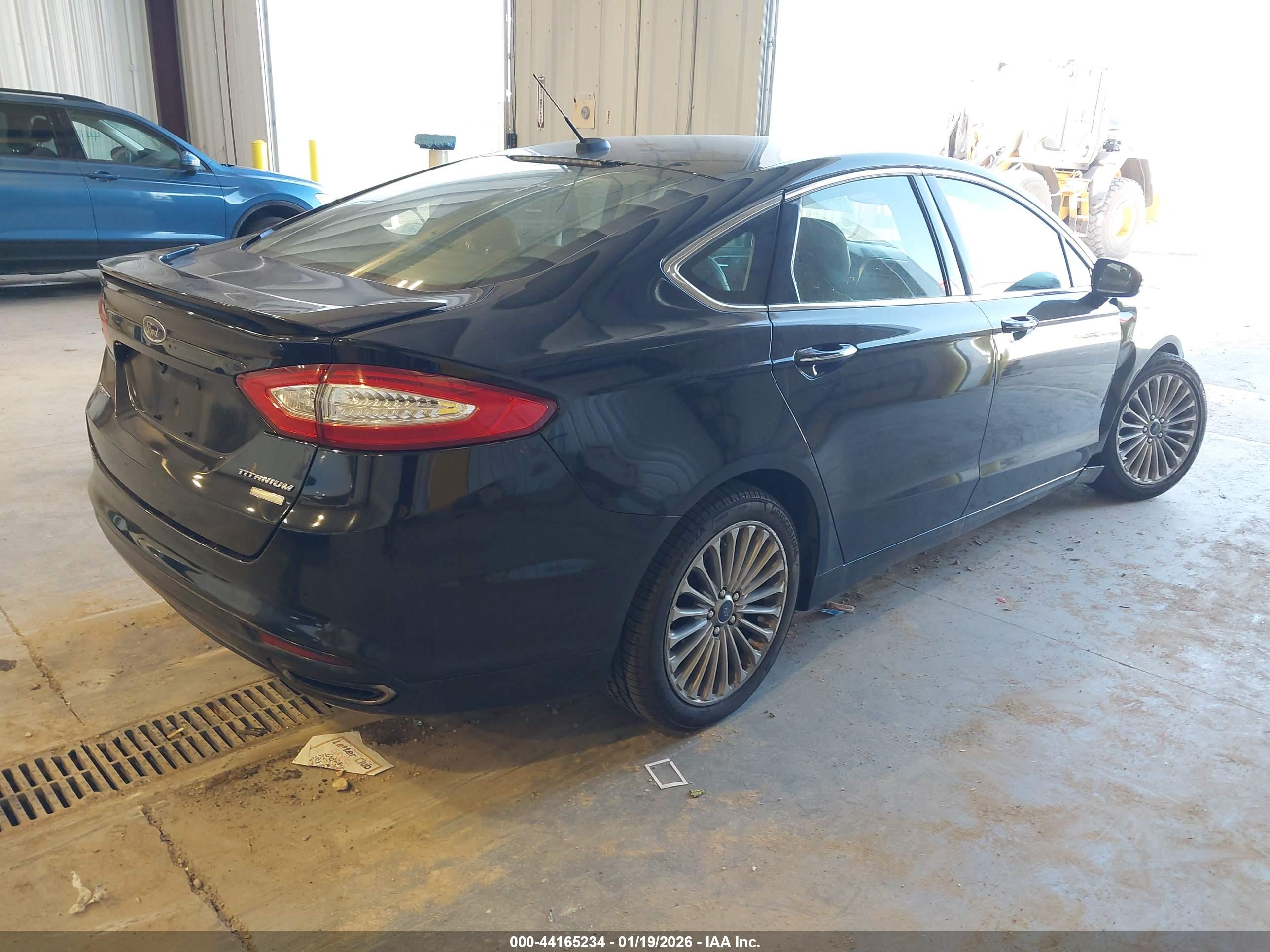 FORD FUSION image 4