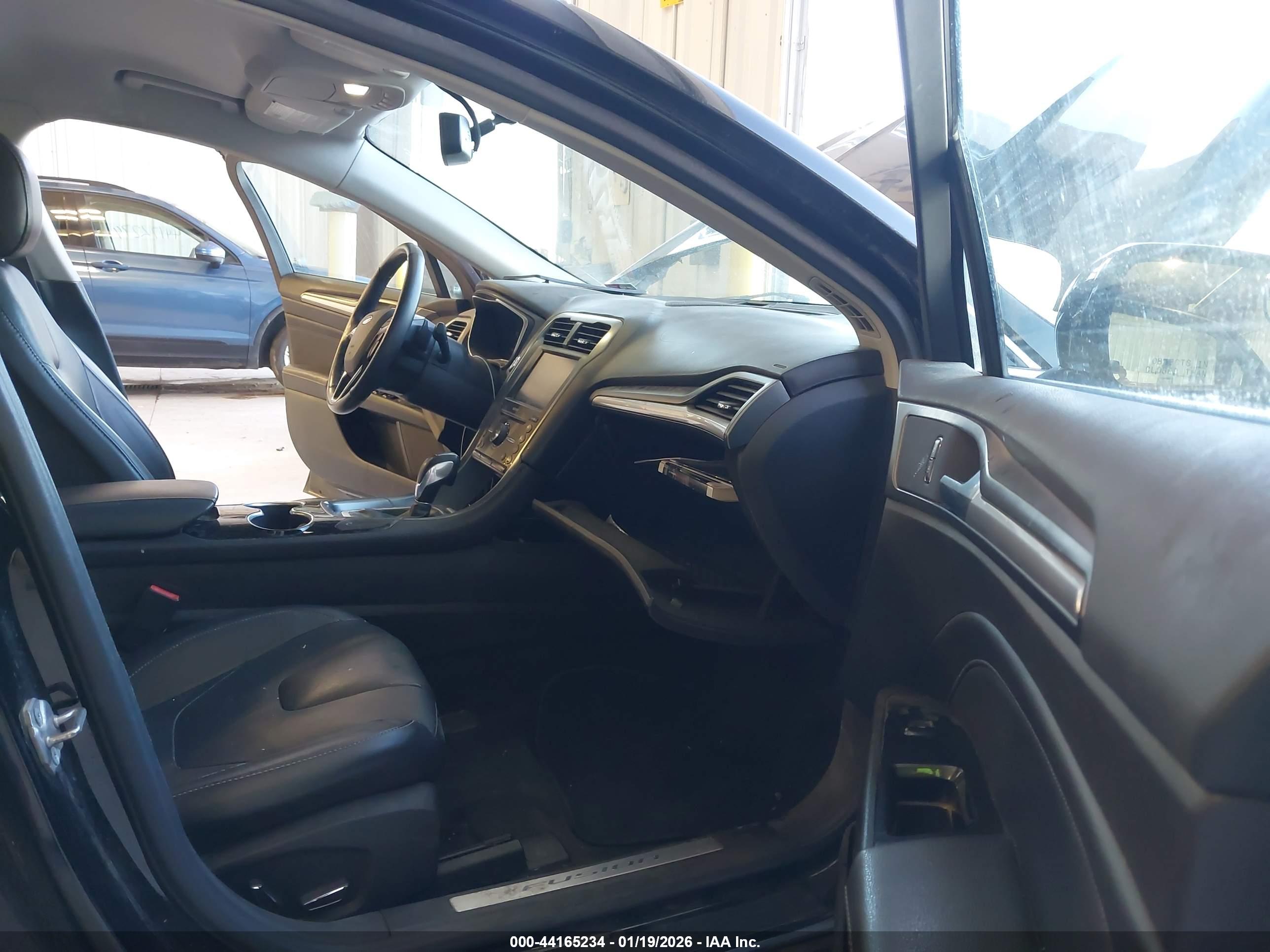 FORD FUSION image 5