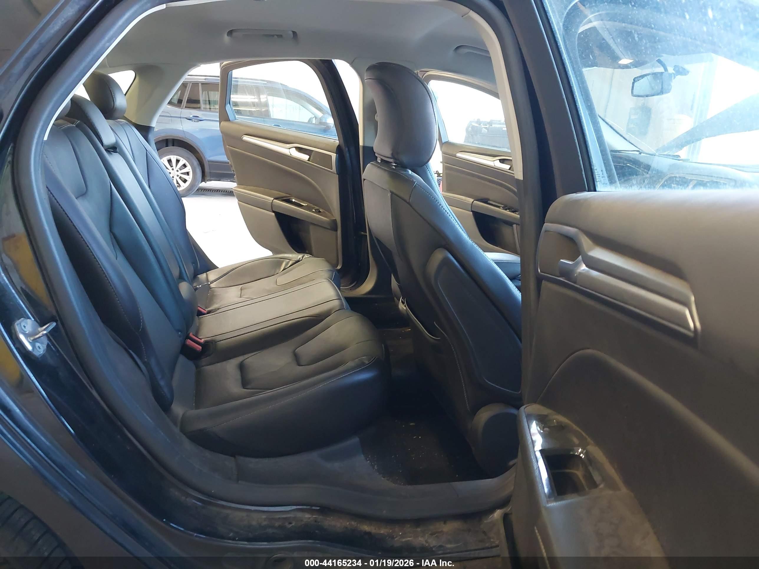FORD FUSION image 8