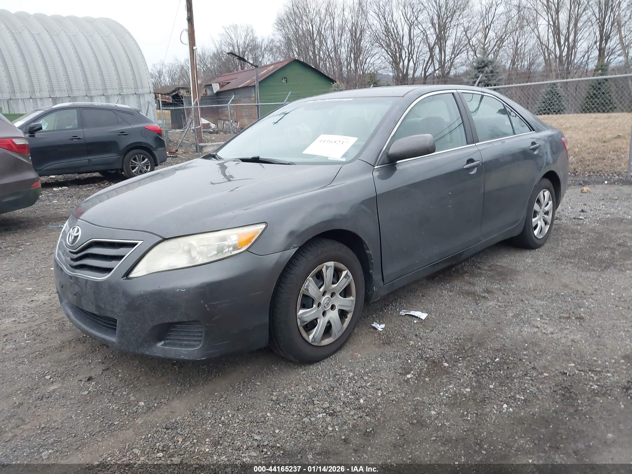 TOYOTA CAMRY image 2