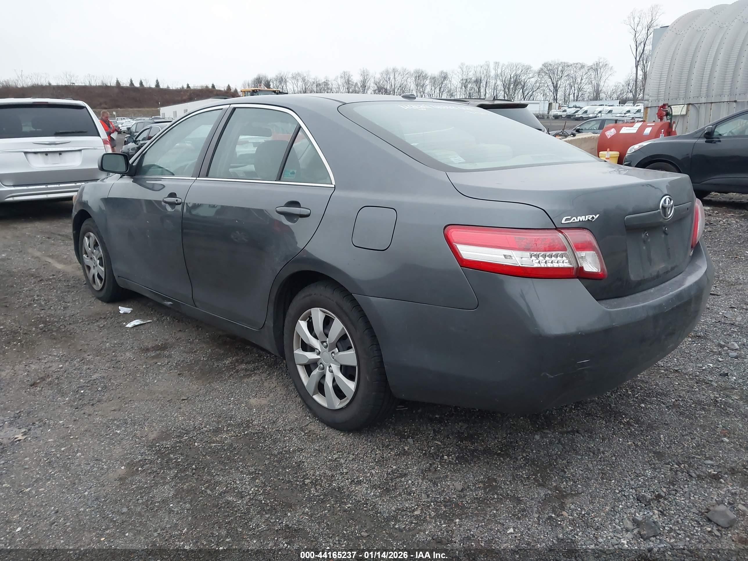 TOYOTA CAMRY image 3