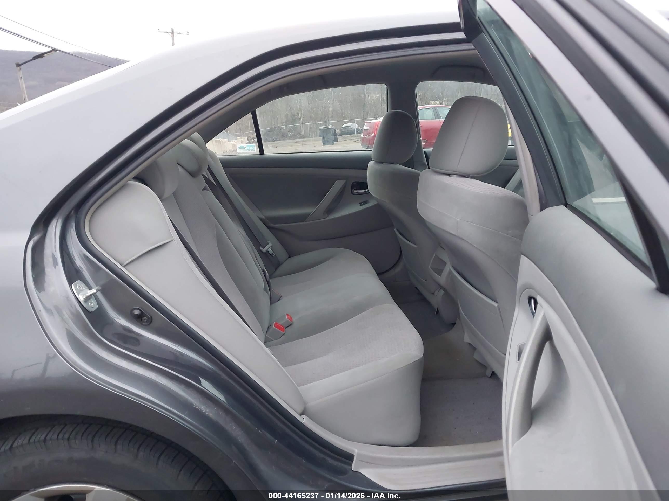 TOYOTA CAMRY image 8